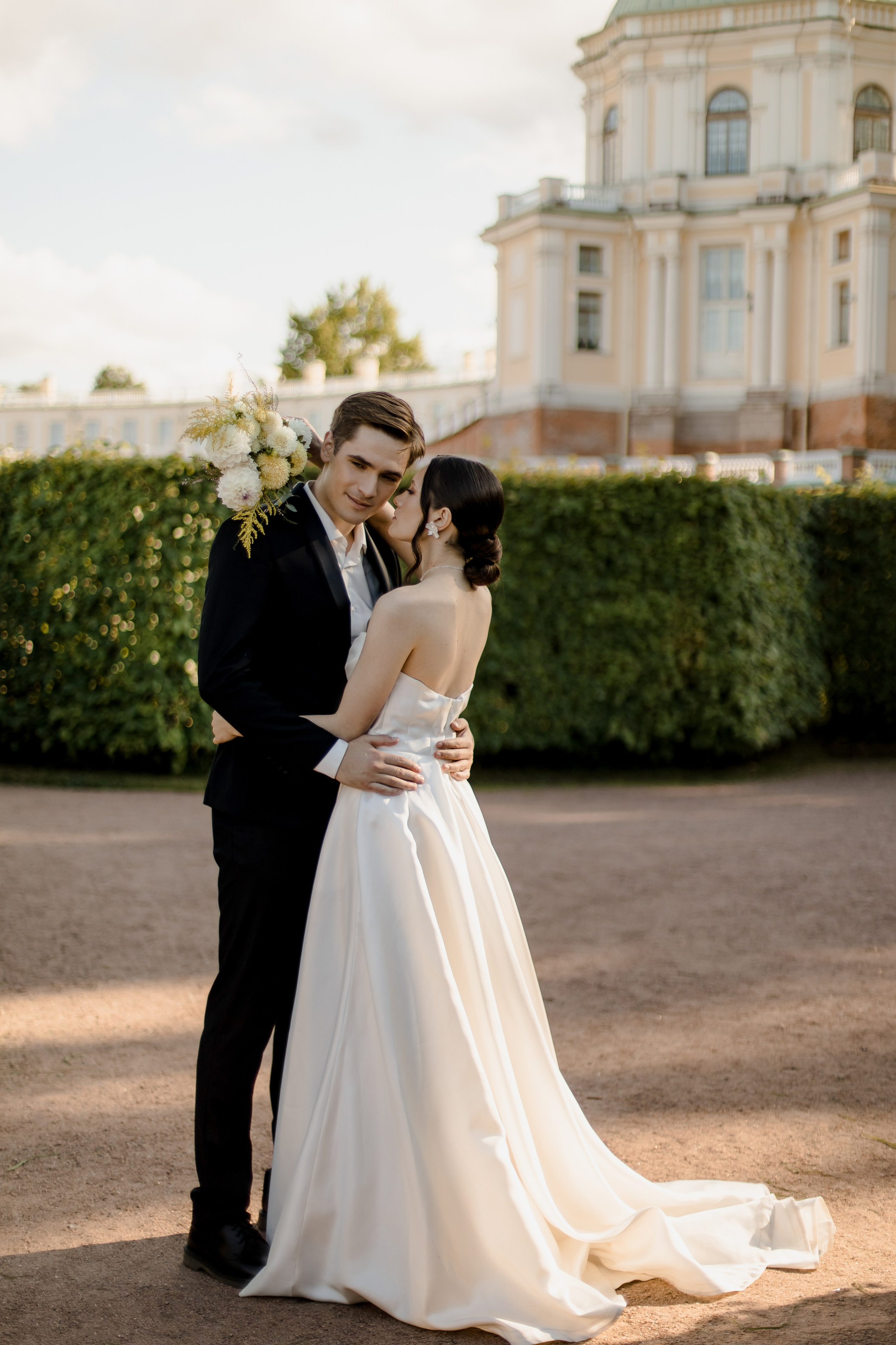 Свадебная прогулка в Ораниенбауме. Свадебный и портретный фотограф в Миассе Филиппенко Дарья