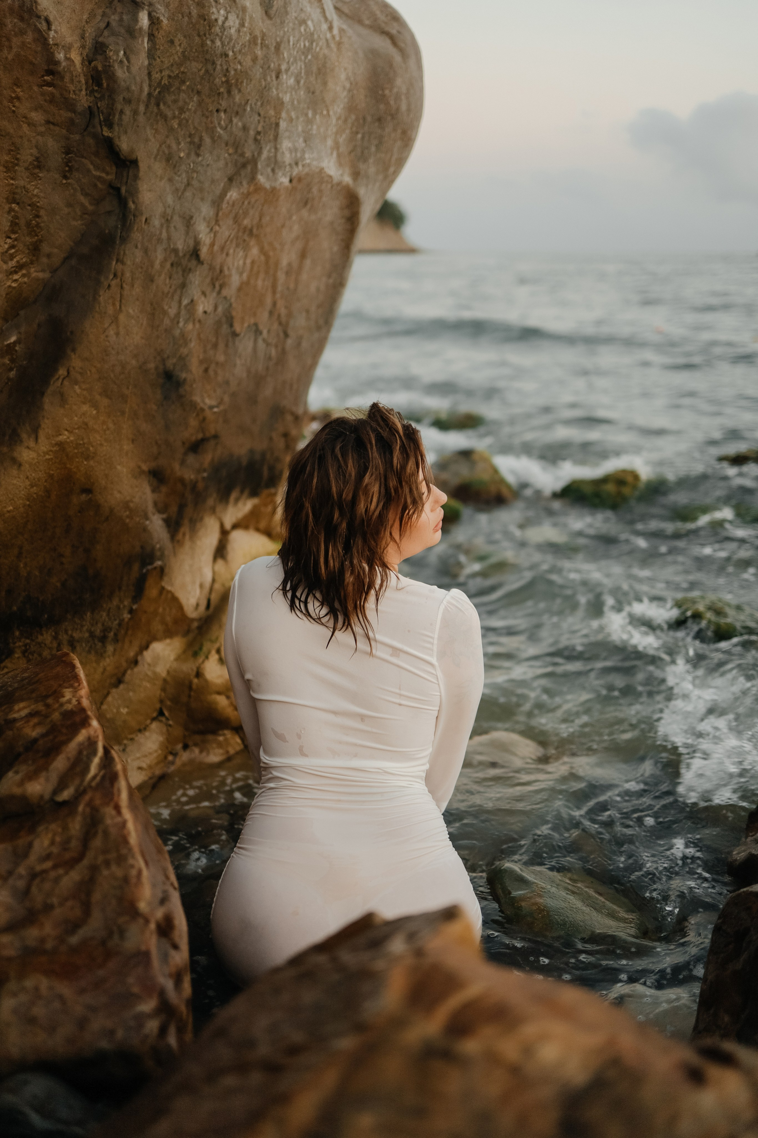 История любви на живописных скалах. Семейный и портретный фотограф в Геленджике Любовь Бодрова