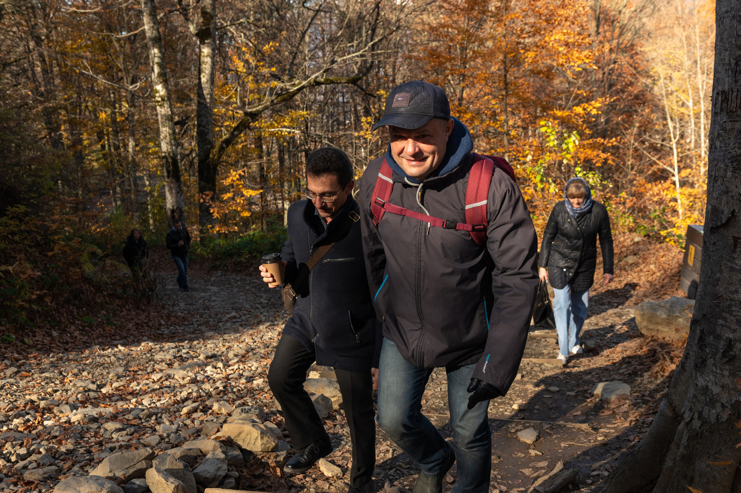 Mice мероприятие — прогулка на водопад Поликаря на курорте Красная Поляна. Репортажный фотограф в Красной Поляне и Сочи Павлюченко Екатерина