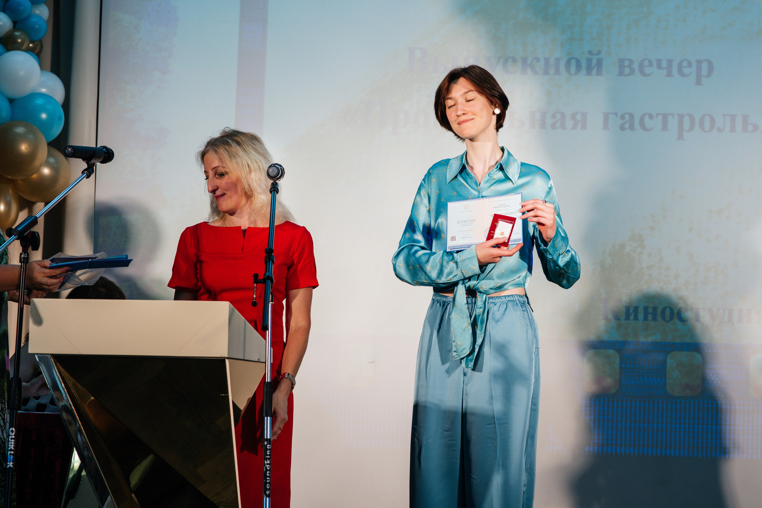 Вручение аттестатов. Выпускные альбомы в Подольске Москве и МО