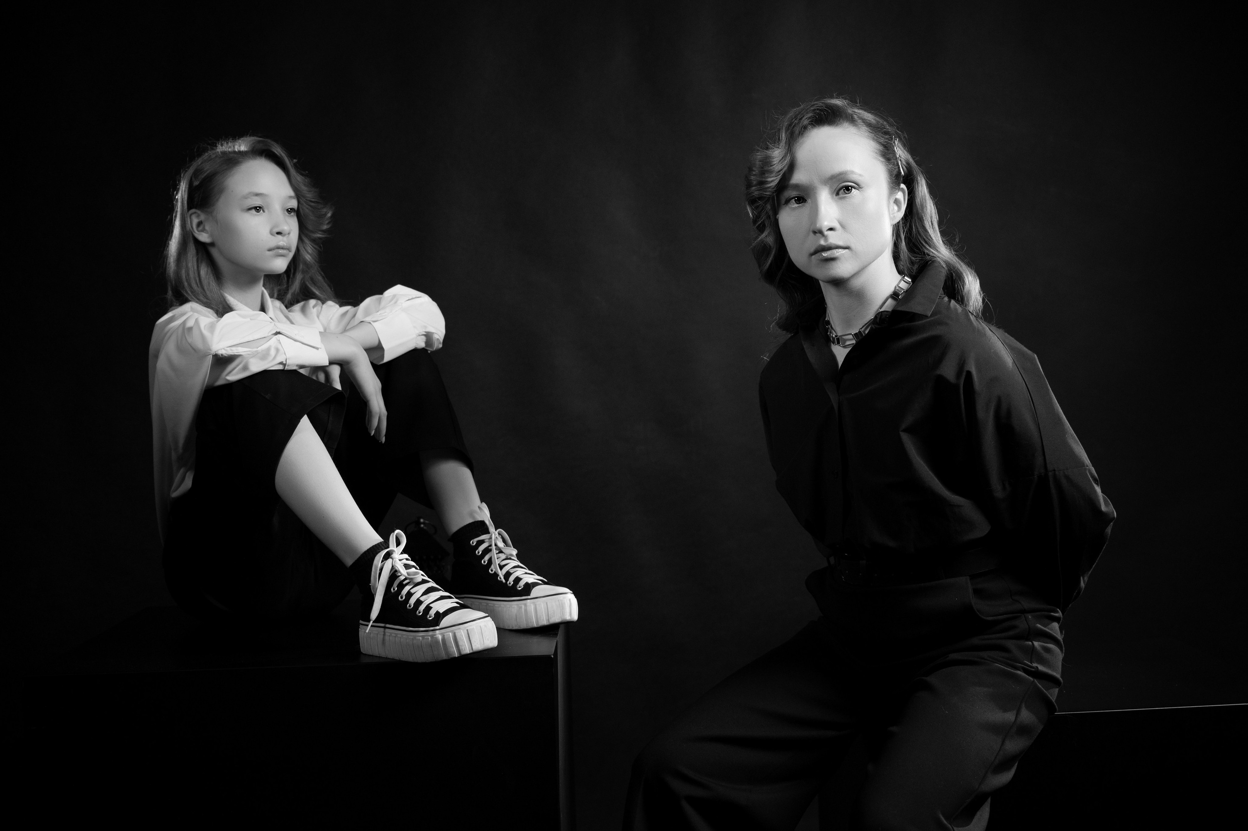 Регина и Аделина. Черное и белое