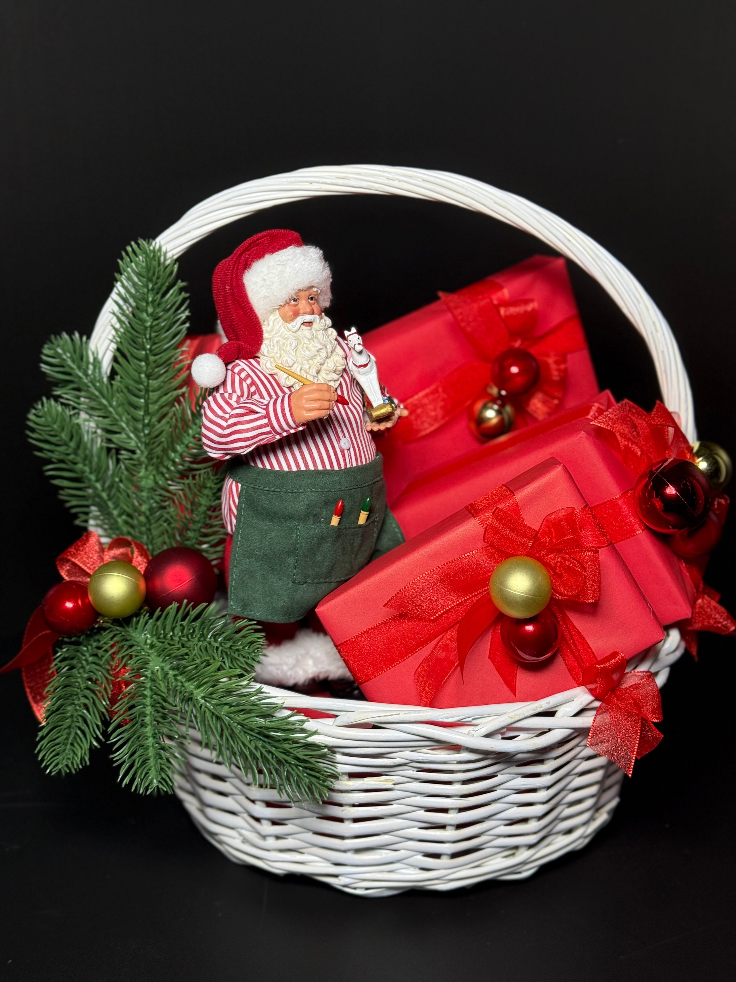 Новогодняя корзина. Студия подарочных наборов «Владия»