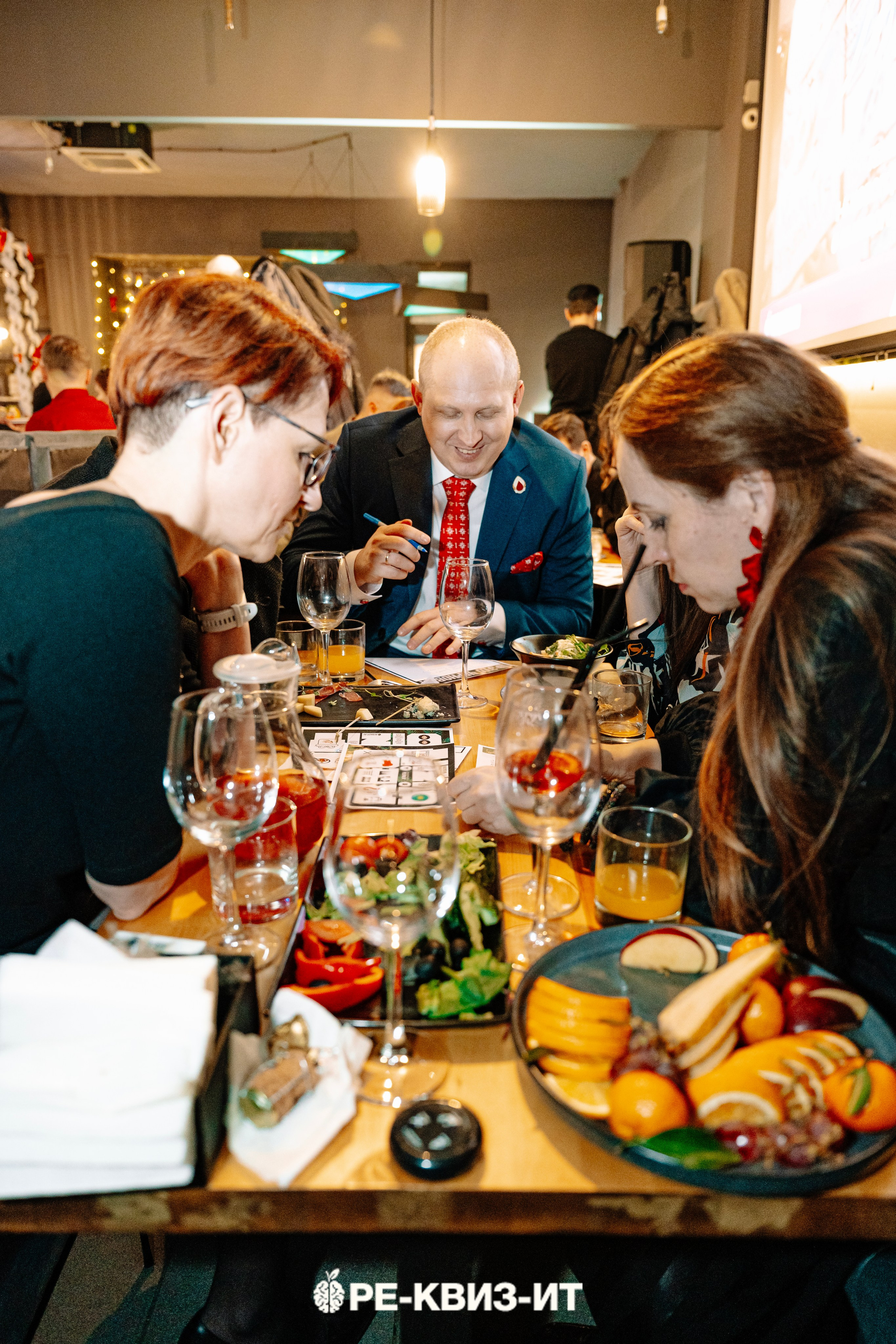 Реквизит — квиз в Зеленодольске и Волжске ZR cafe. Свадебный фотограф в Казани, и Зеленодольске Радик Мухаметов