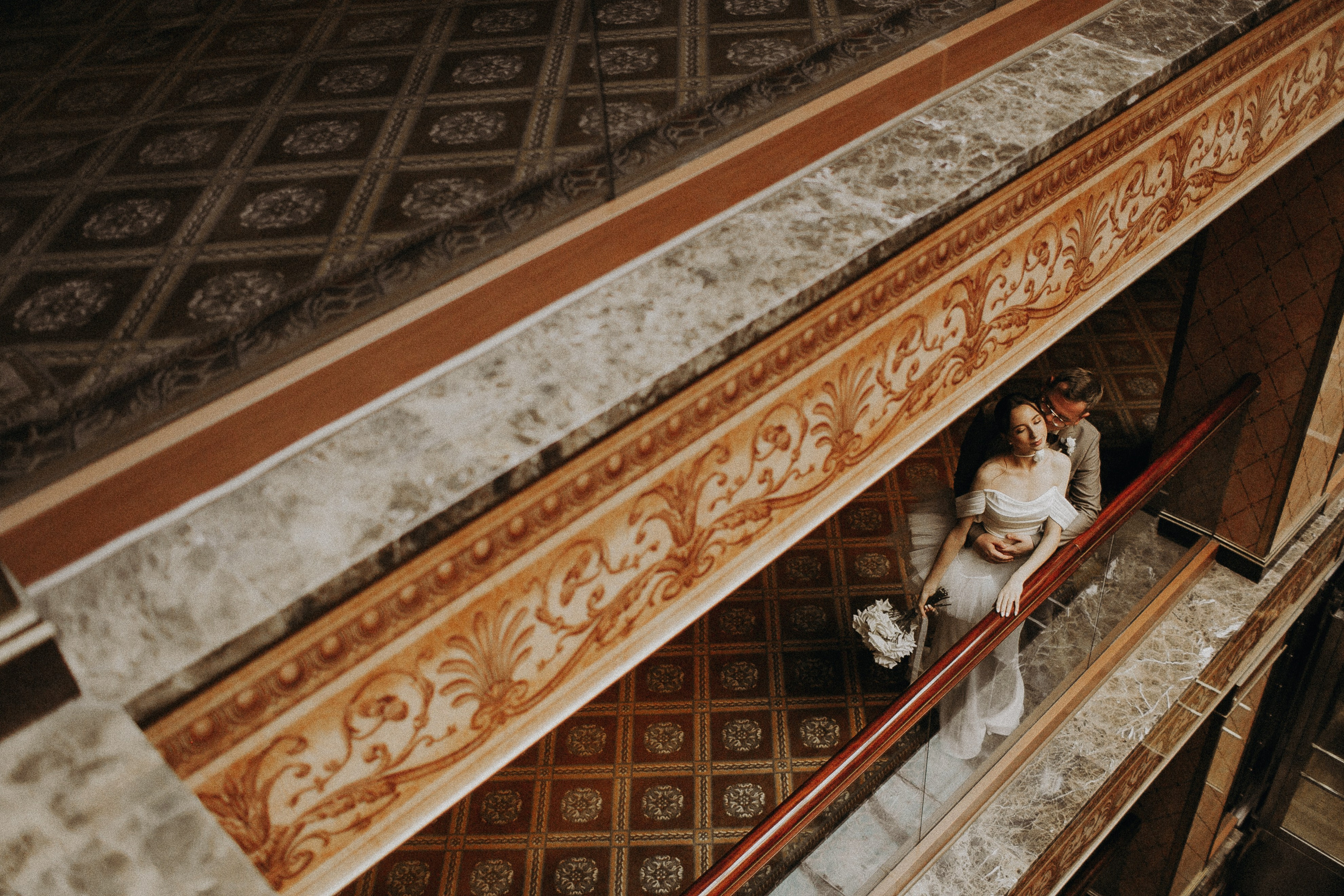 Свадебная фотосессия Ивана и Лидии в отеле и городе. Свадебный и репортажный фотограф в Ярославле и Санкт-Петербурге Роман Микрюков