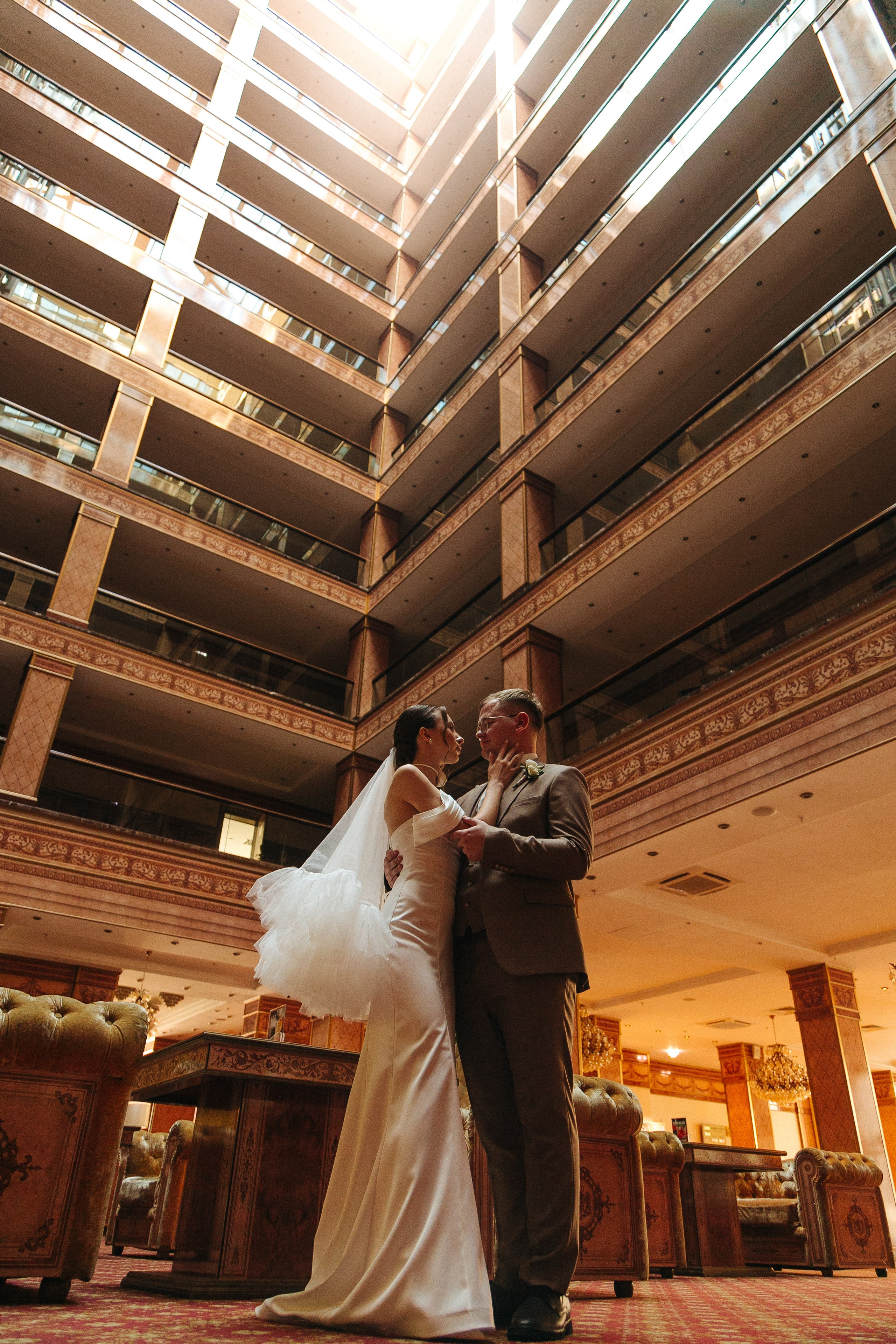 Свадебная осенняя фотосессия Ивана и Лидии в городе. Свадебный и репортажный фотограф в Ярославле и Санкт-Петербурге Роман Микрюков