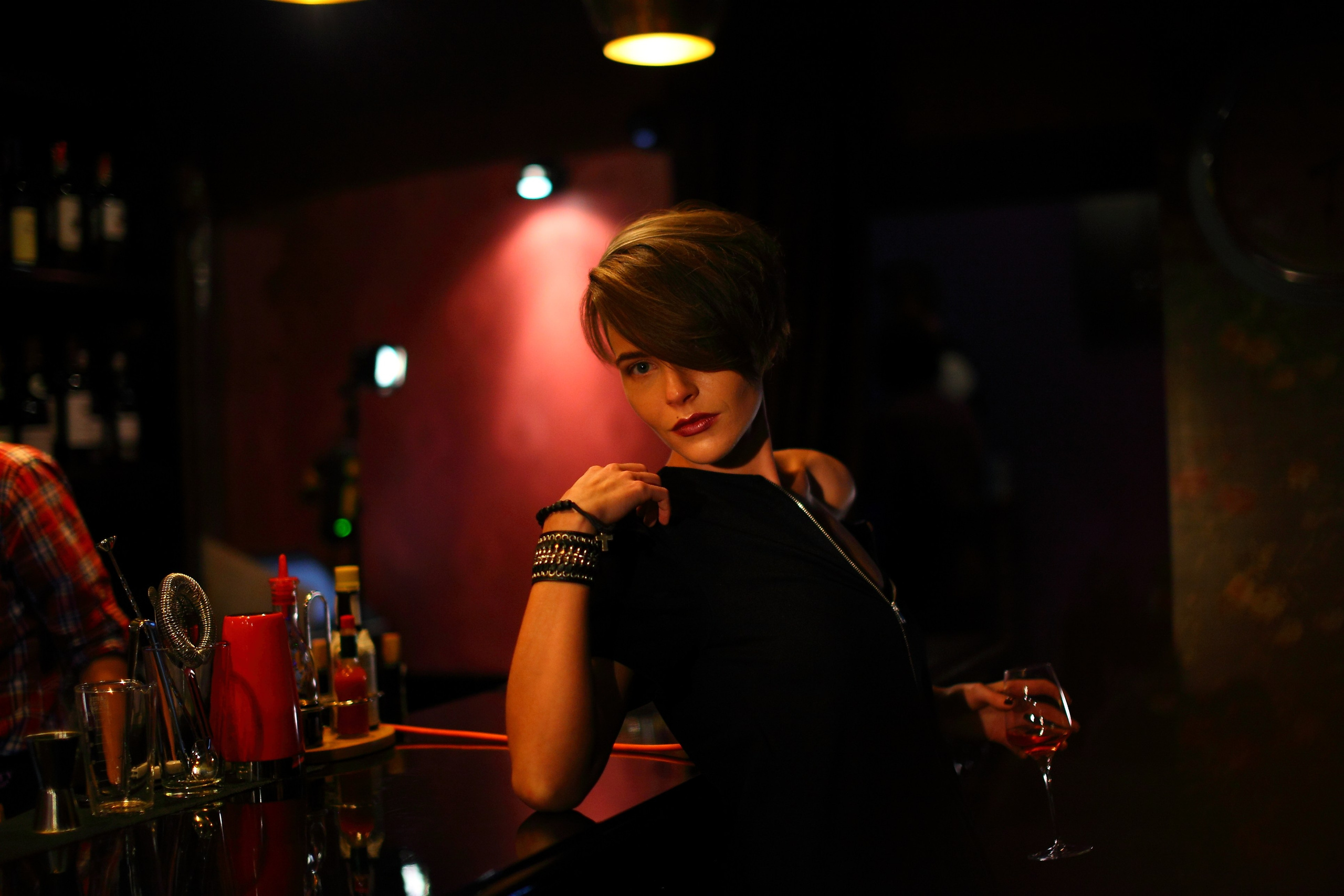 Портретная съемка девушки в кафе. Свадебный и репортажный фотограф в Ярославле и Санкт-Петербурге Роман Микрюков