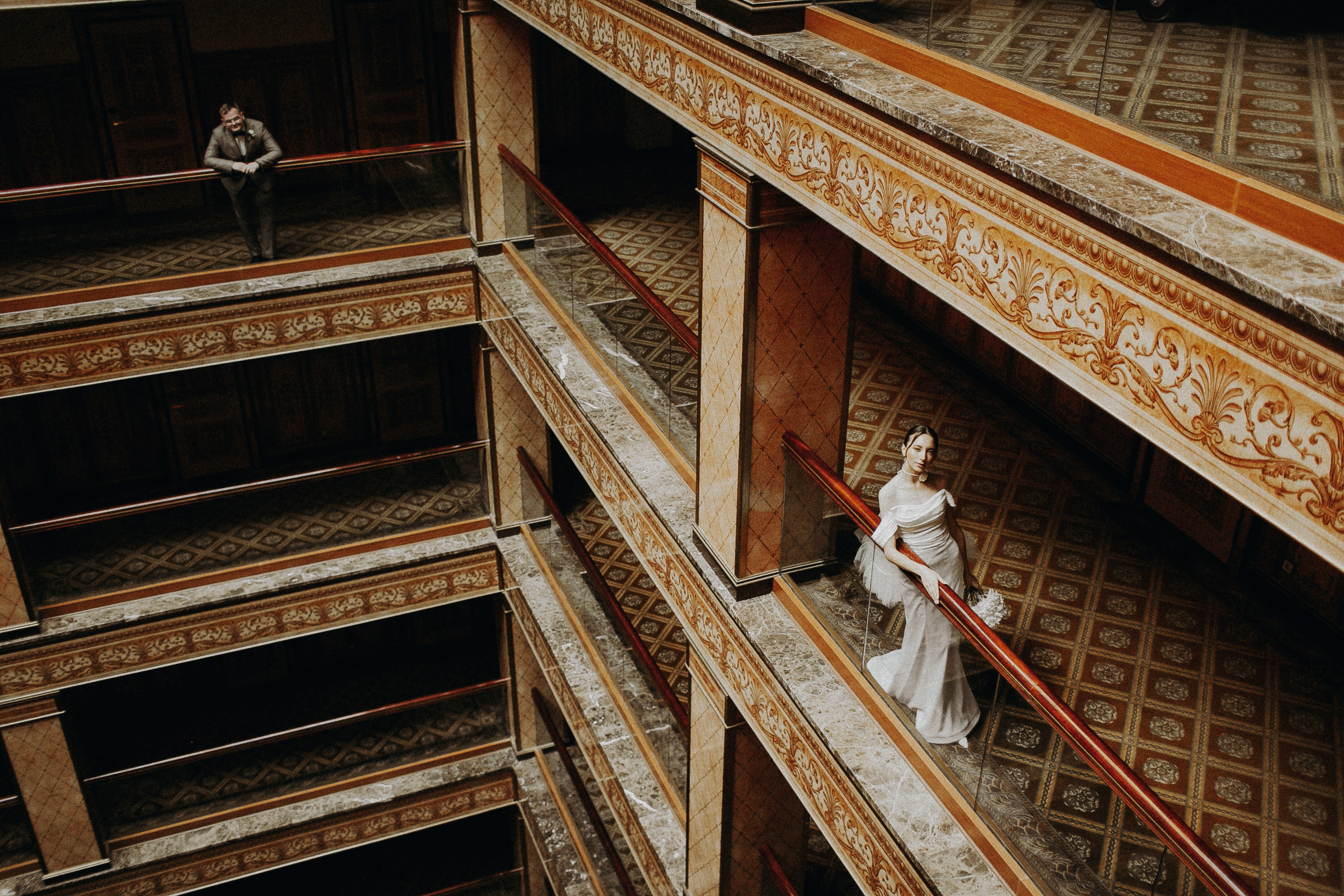 Свадебная фотосессия Ивана и Лидии в отеле и городе. Свадебный и репортажный фотограф в Ярославле и Санкт-Петербурге Роман Микрюков