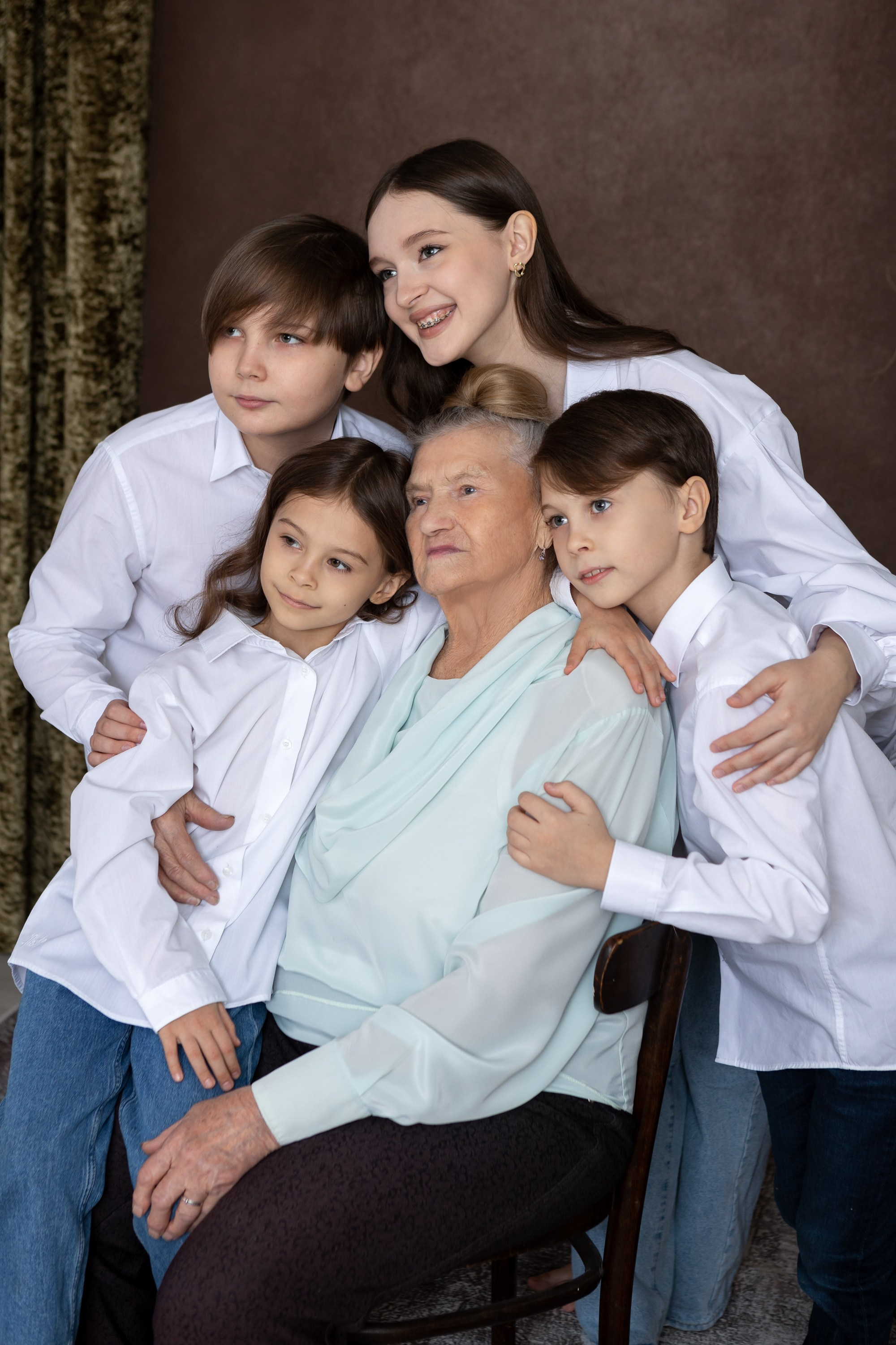 Семейная фотосессия в студии. Фотограф в Оренбурге. Профессиональный фотограф