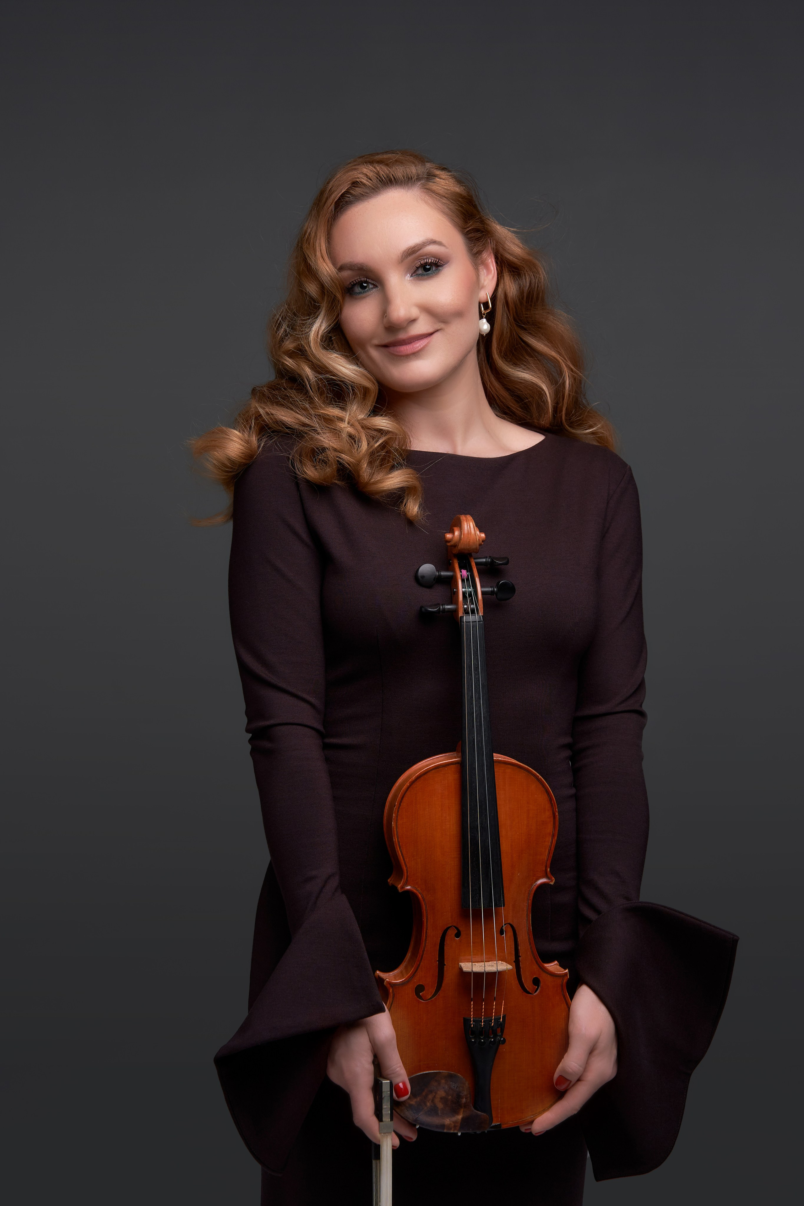 Портретная съёмка на циклораме. Скрипка. Мартазова Екатерина фотограф. Екатеринбург