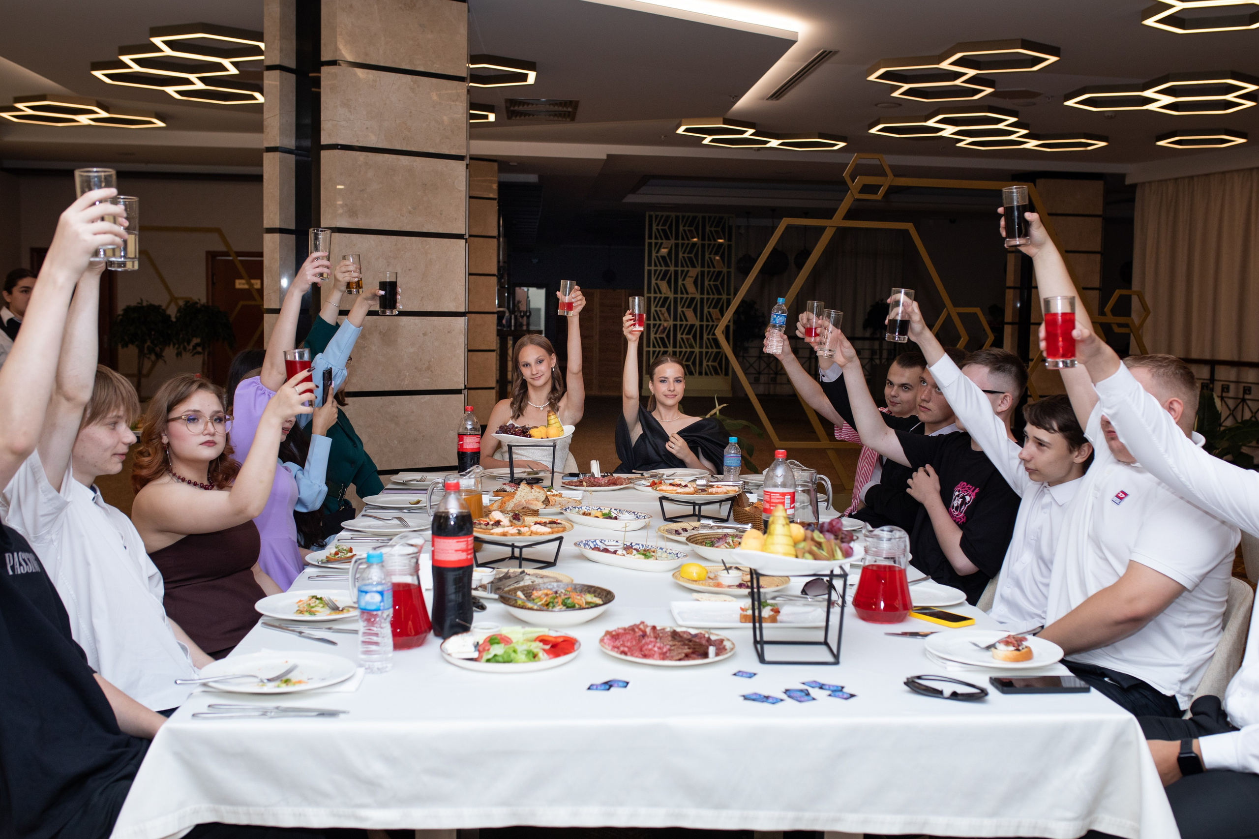 Выпускной 11 класс. Ресторан «Мед». Фотограф в Новосибирске Ася Зверева