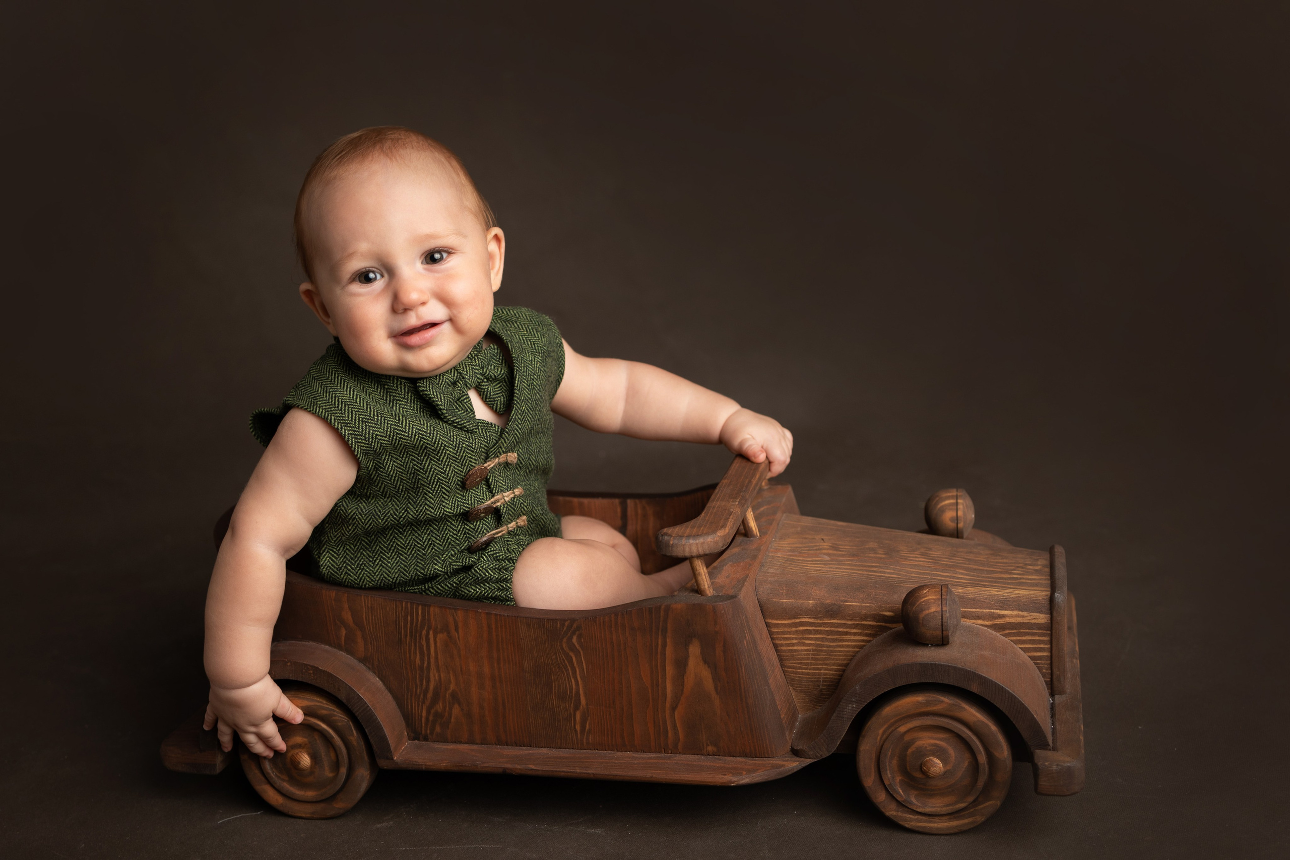 От 9 месяцев  - Фотограф новорожденных: магия детства в каждом снимке. Фотограф новорожденных: волшебные моменты первых дней жизни