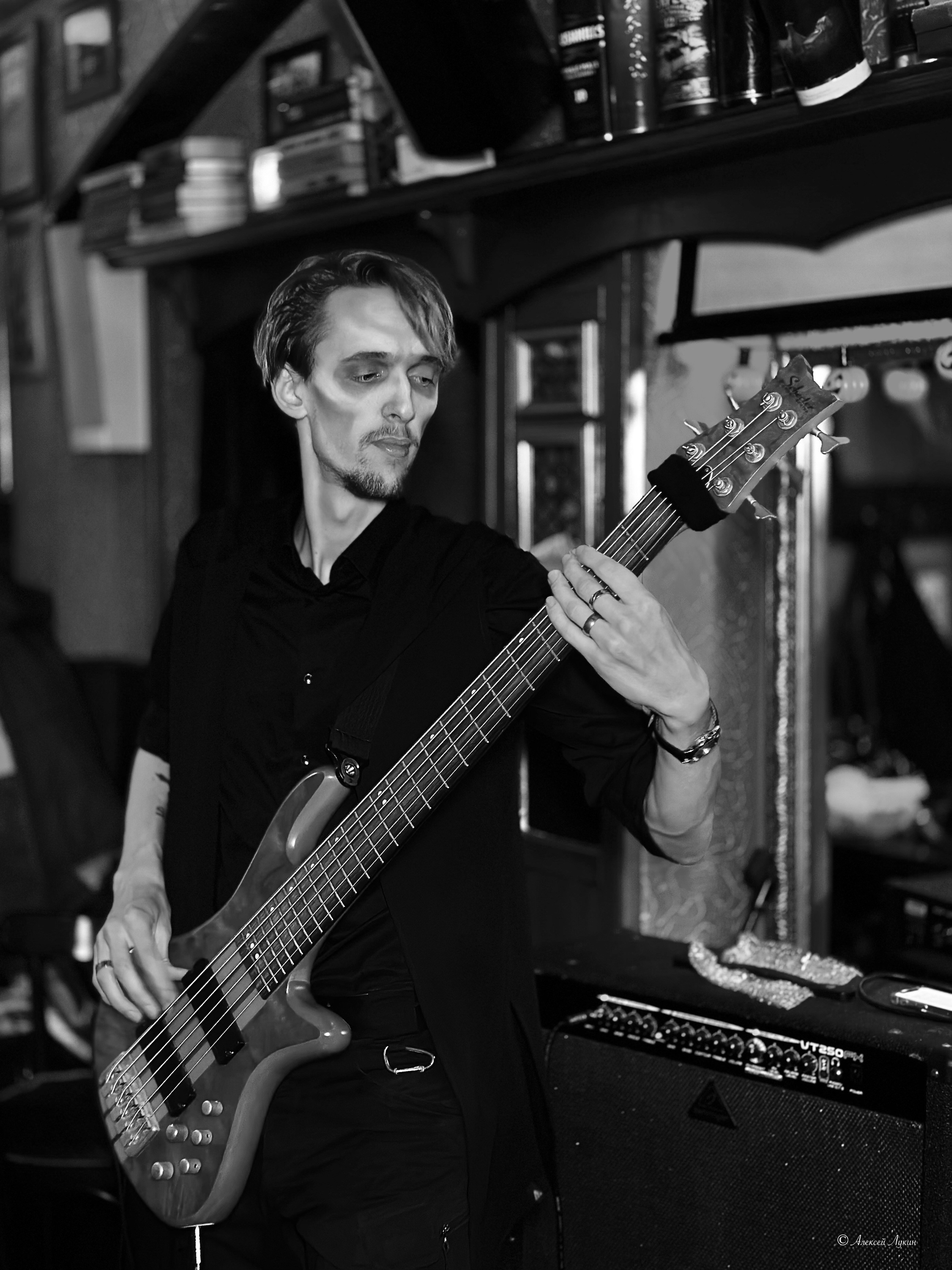 Фотосессия в студии, услуги и цены у профессионального портретного фотографа в СПб. Фотостудия, Портрет, Ню, Будуар, Детская фотосессия. Фотограф Алексей Лукин. Профессиональная фотосъёмка в Санкт-Петербурге. Обработка и Ретушь фотографий