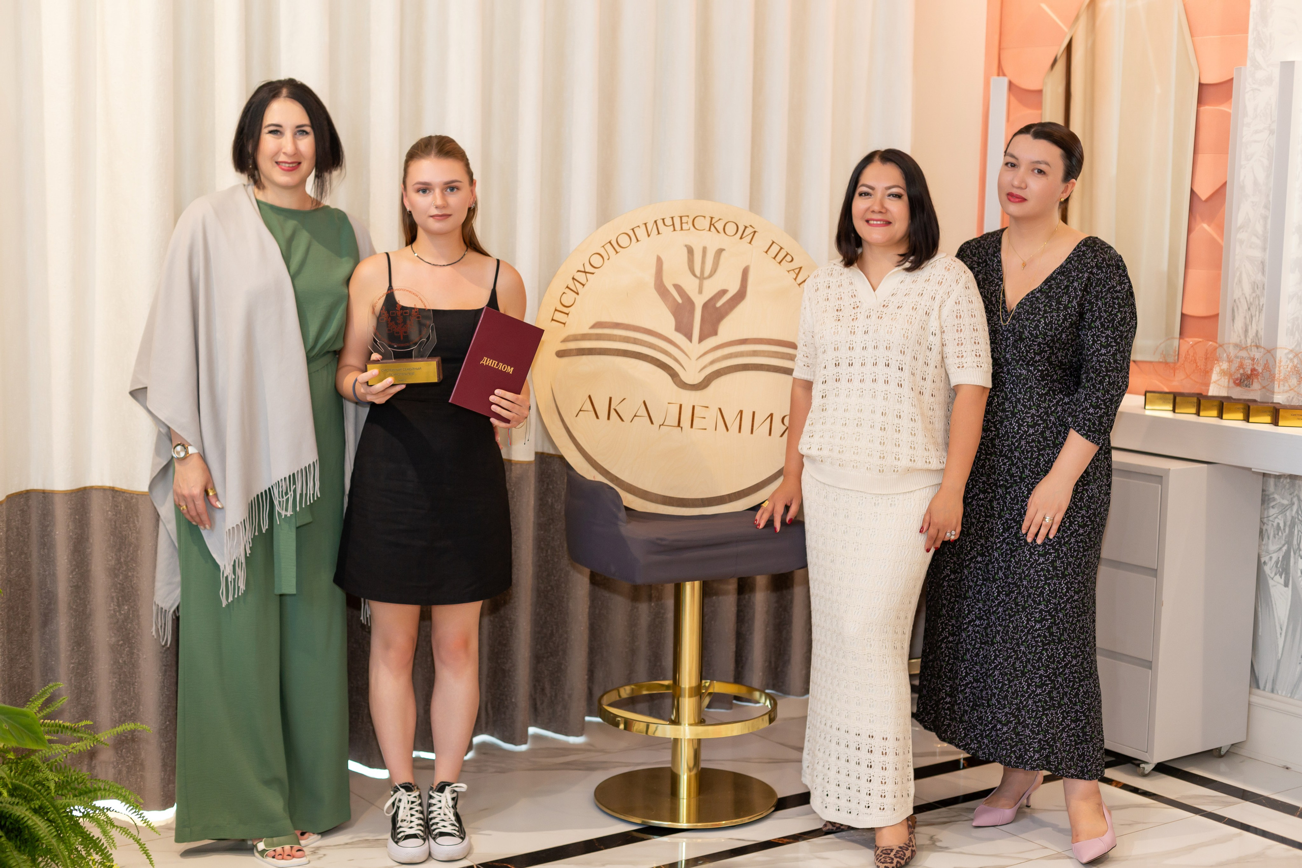 Выпускной курса психологов. Ирина Квасова | Фотограф в стиле VOGUE | Тюмень