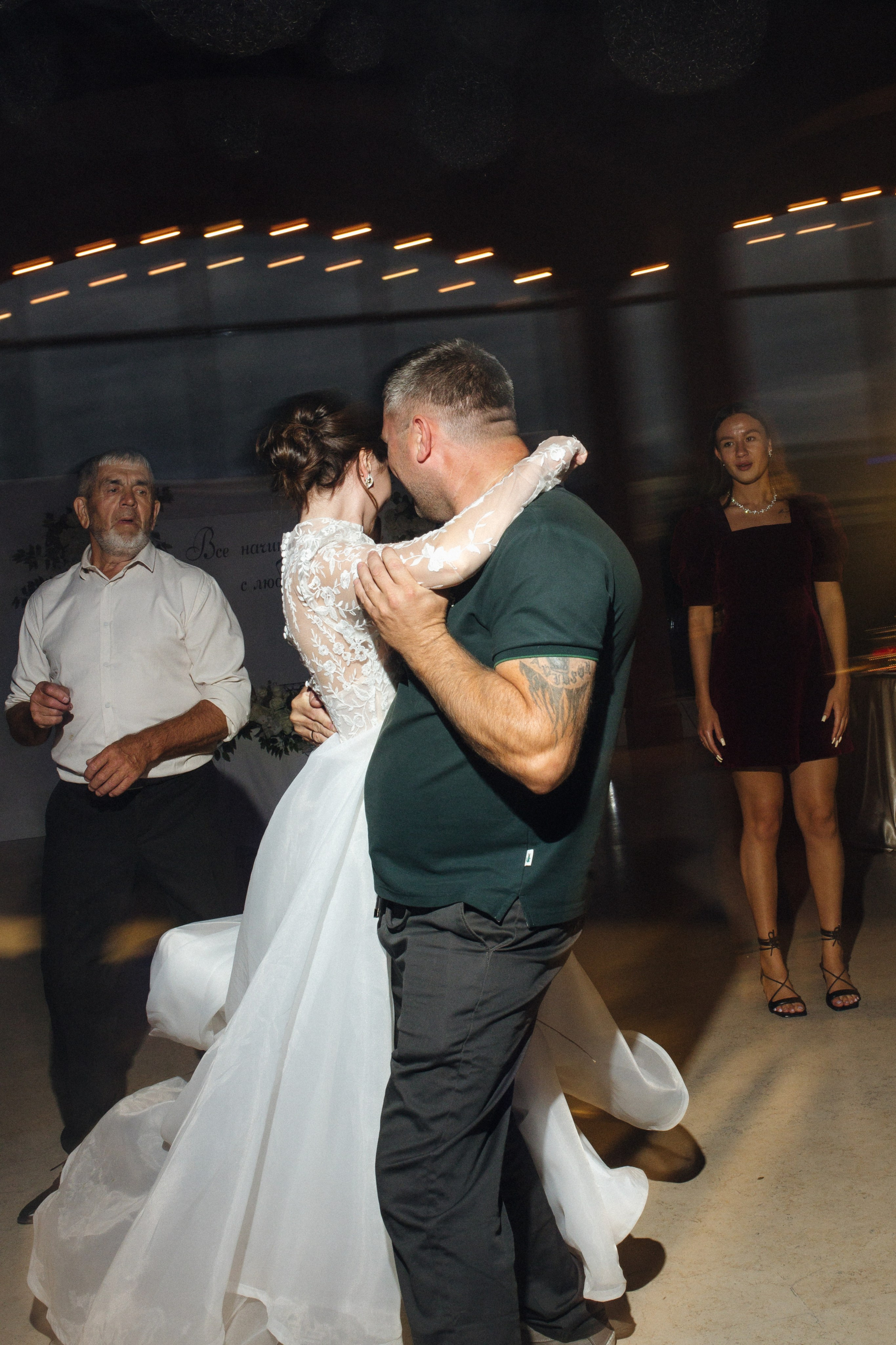 Банкет (Ксения & Никита). Свадебные фотографы в г. Сургут Маркова Наталья и Замахина Елена