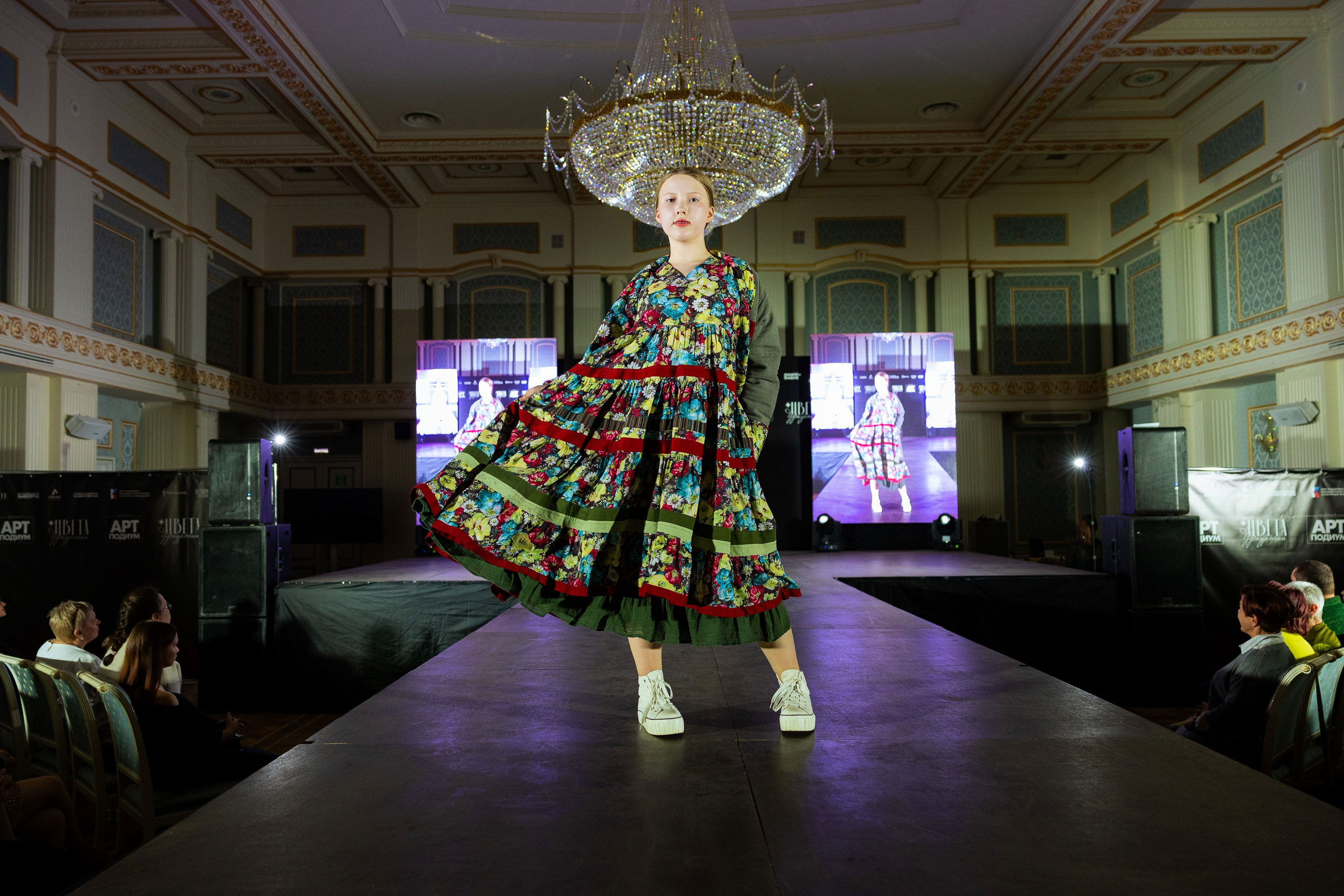 Арт-подиум «Цвета Удмуртии». Показ мод [25/10/24]. Фотограф Виноградов Константин