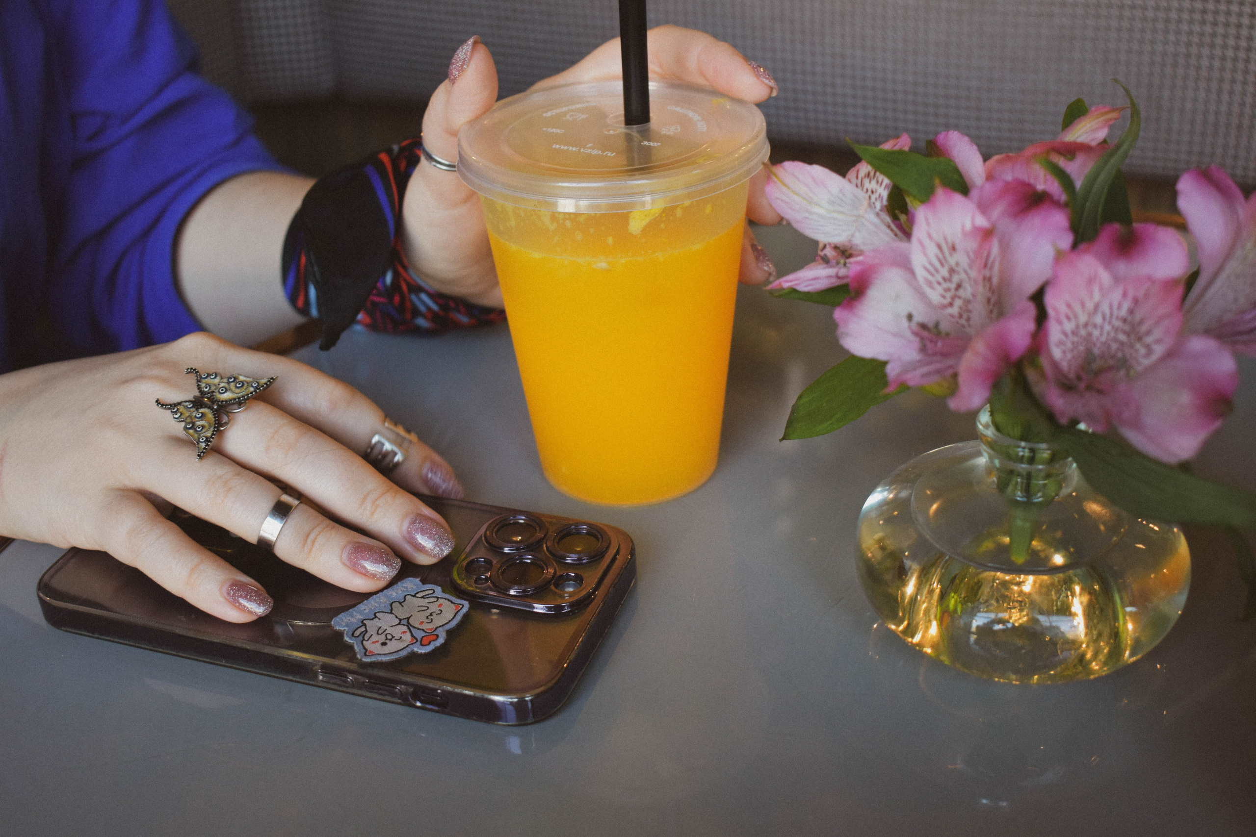 Настя экспресс-съёмка в кофейне. Портретный фотограф в Екатеринбурге