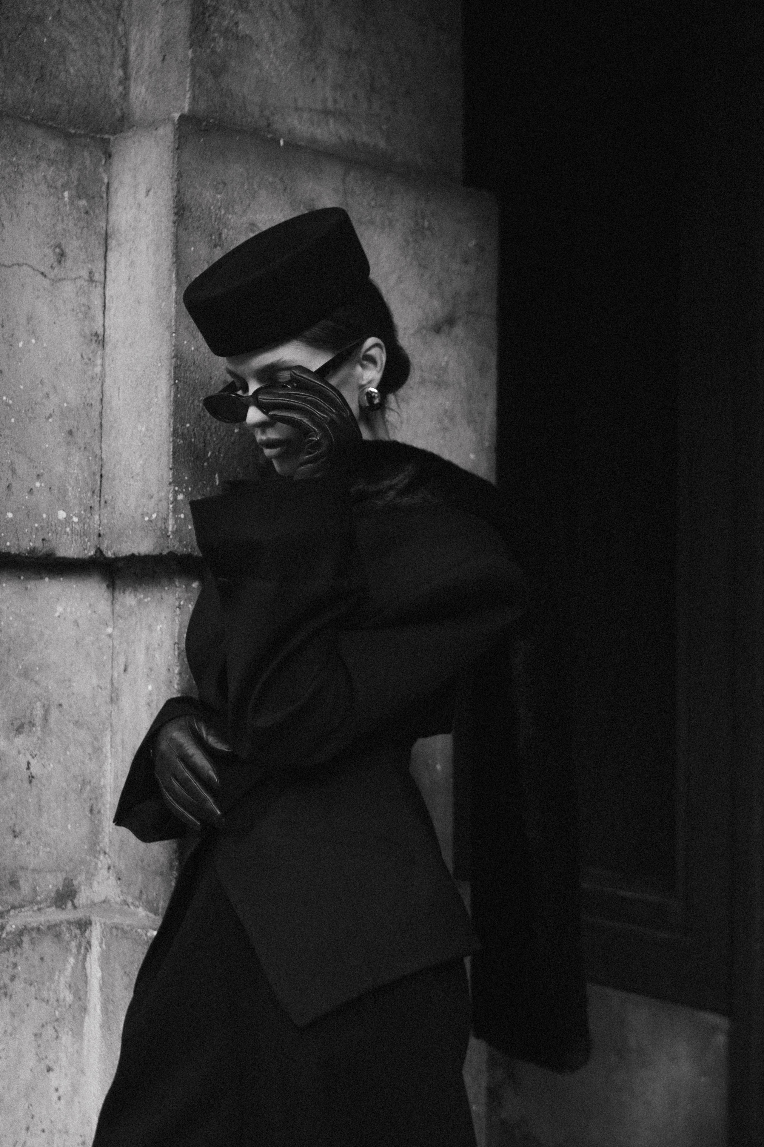 ЖЕНСКИЙ ПОРТРЕТ. О ЛЮБВИ НЕ ГОВОРЯТ.ЕЕ ПОКАЗЫВАЮТ