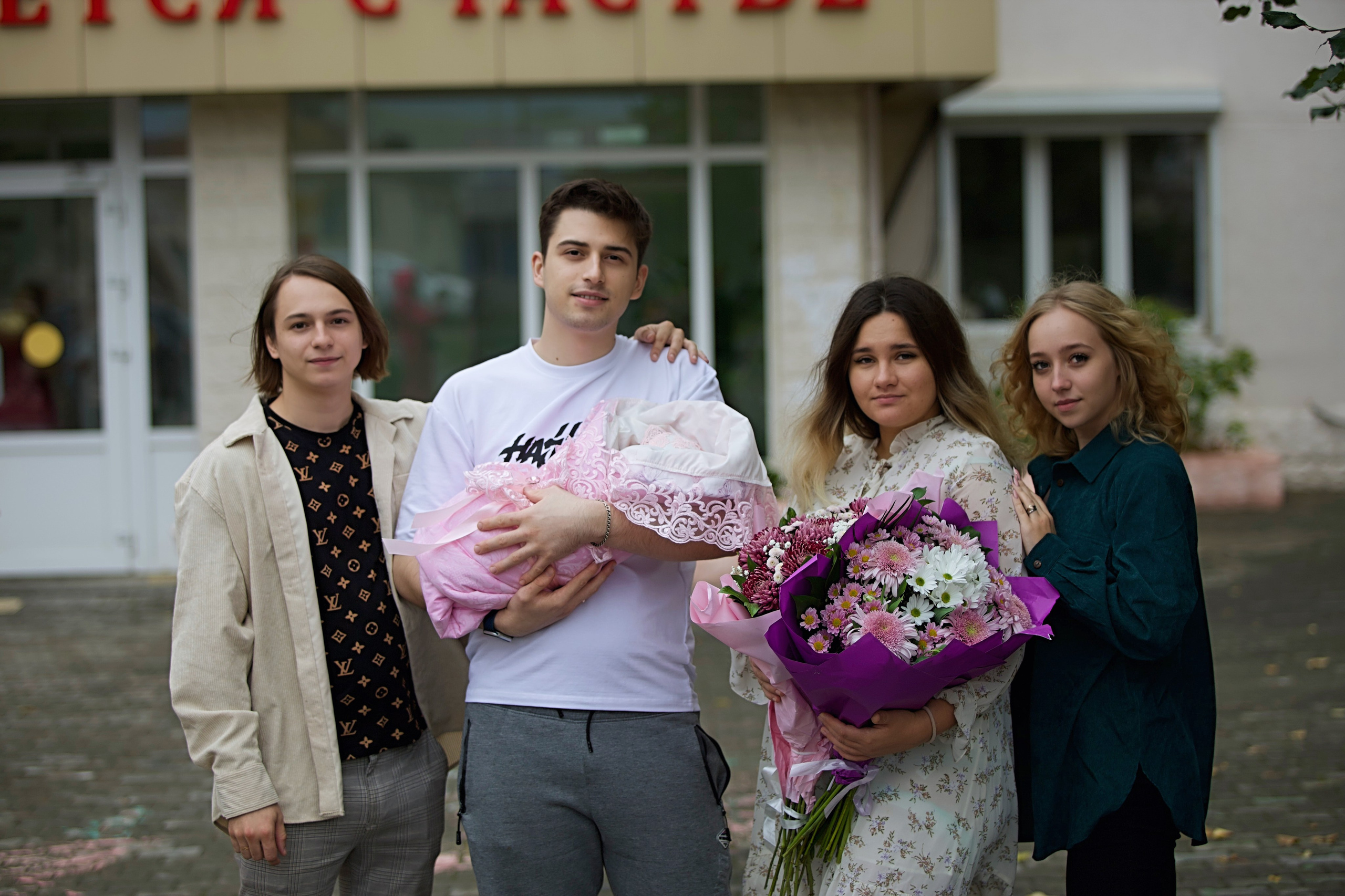 Выписка Аня и Давид. Репортажный фотограф Анапа