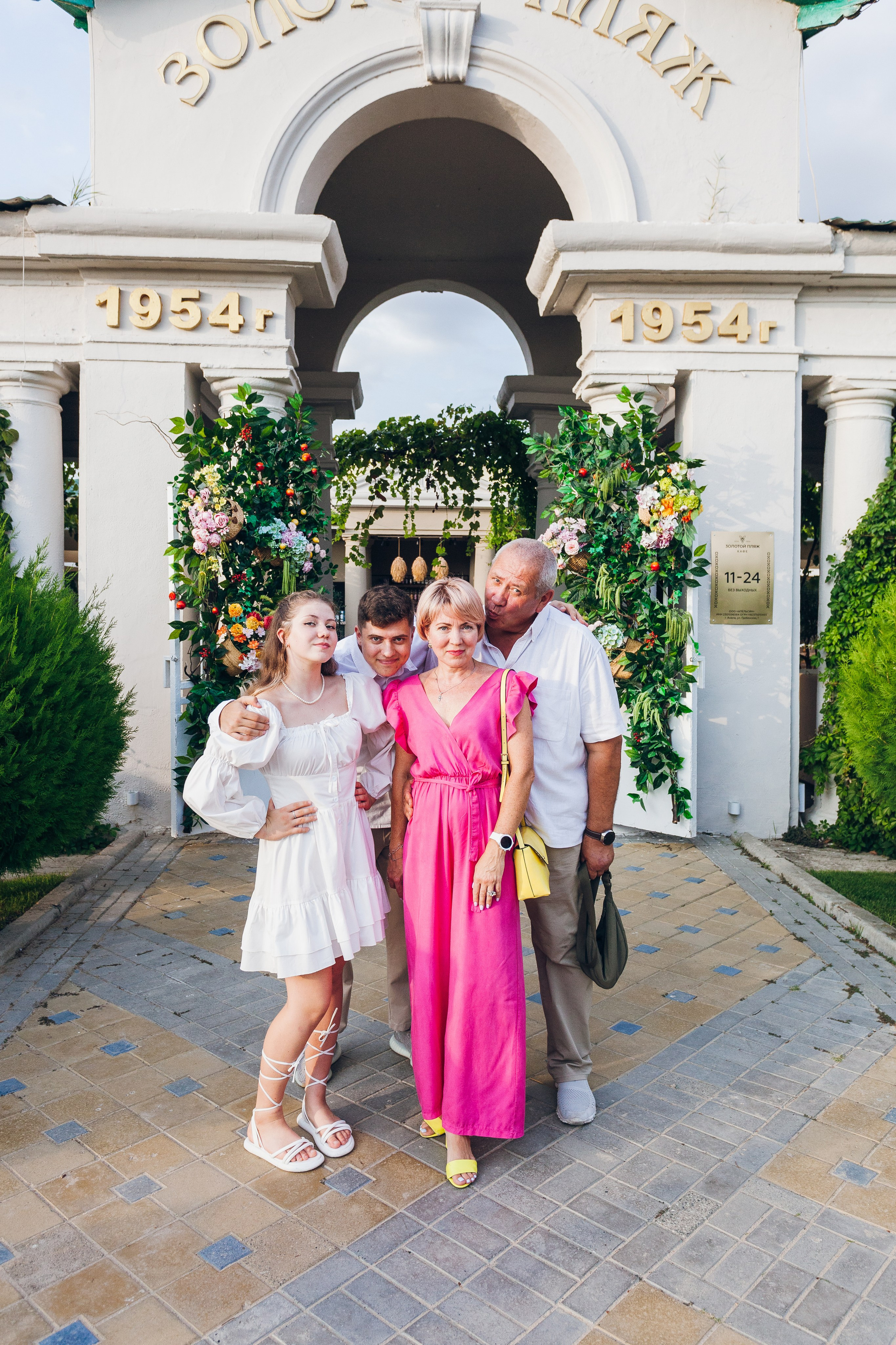 День рождение в уютном ресторане. Фотограф Денис Денисов