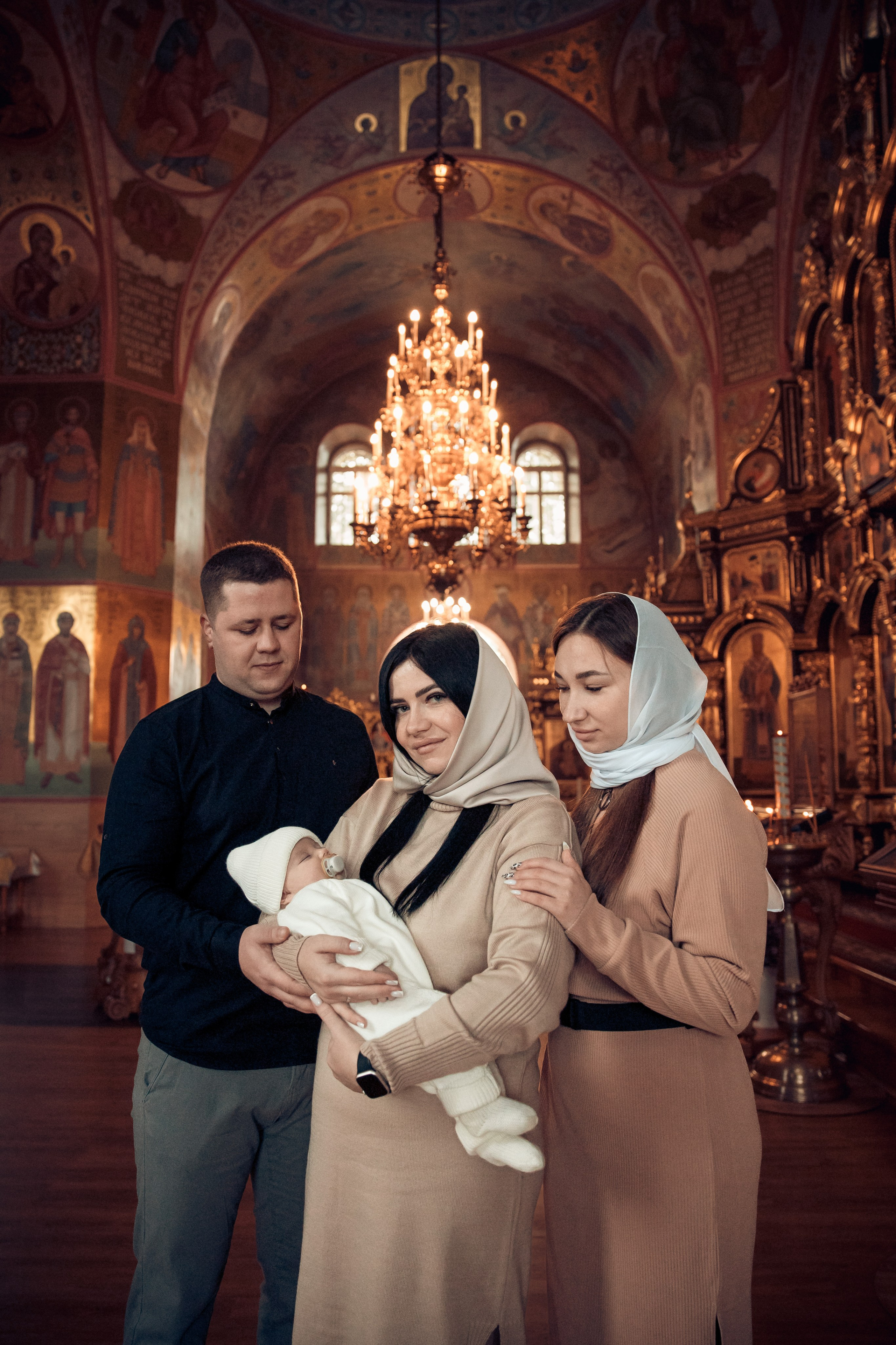 Таинства Крещения и Венчания в Старом Осколе. Фотостудия для новорожденных в Старом Осколе Гильфановых Юрия и Ольги