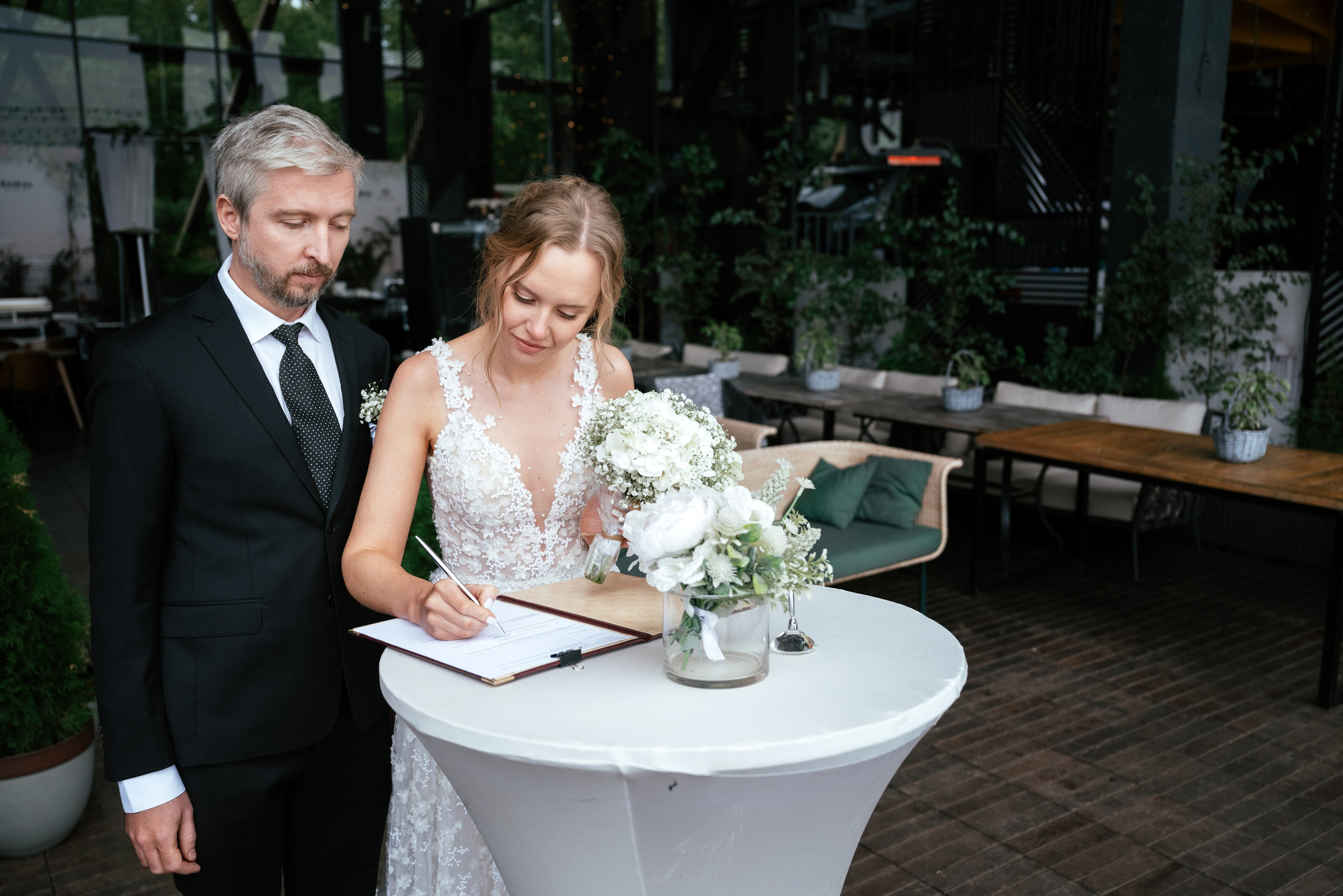 ЗАГС и прогулка. Свадебный фотограф в Москве Александр Белозерцев