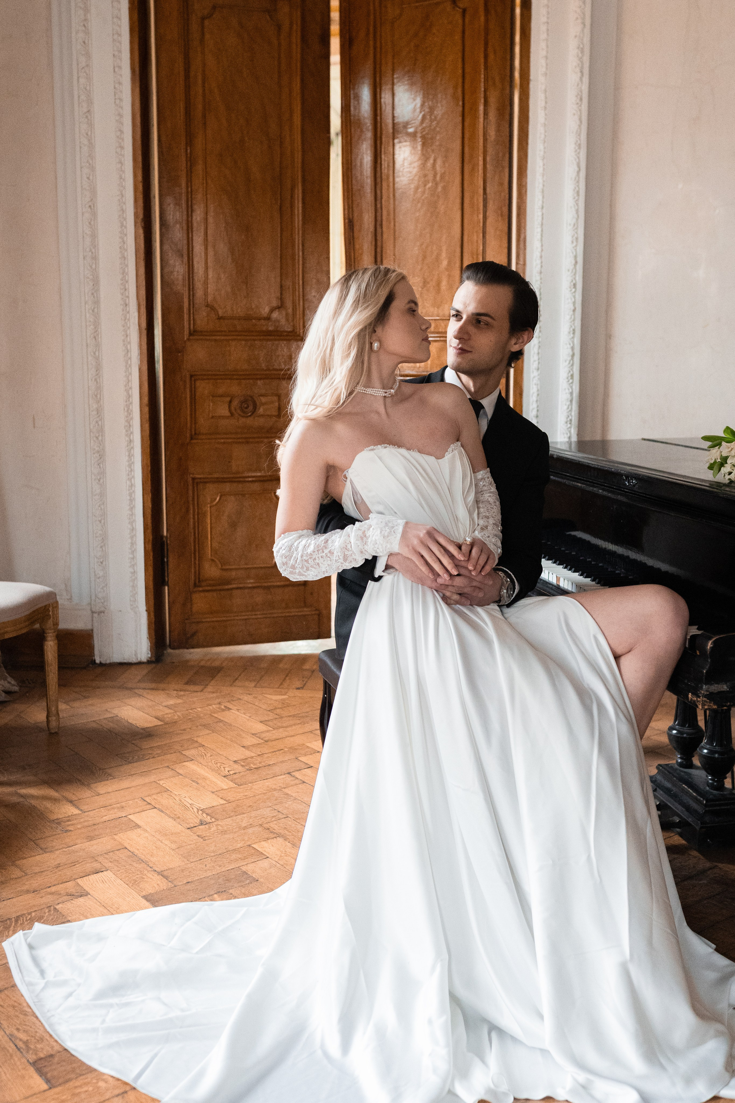 Свадебная фотосессия в Пушкинской библиотеке. Свадебный фотограф в Москве Анна Полушина