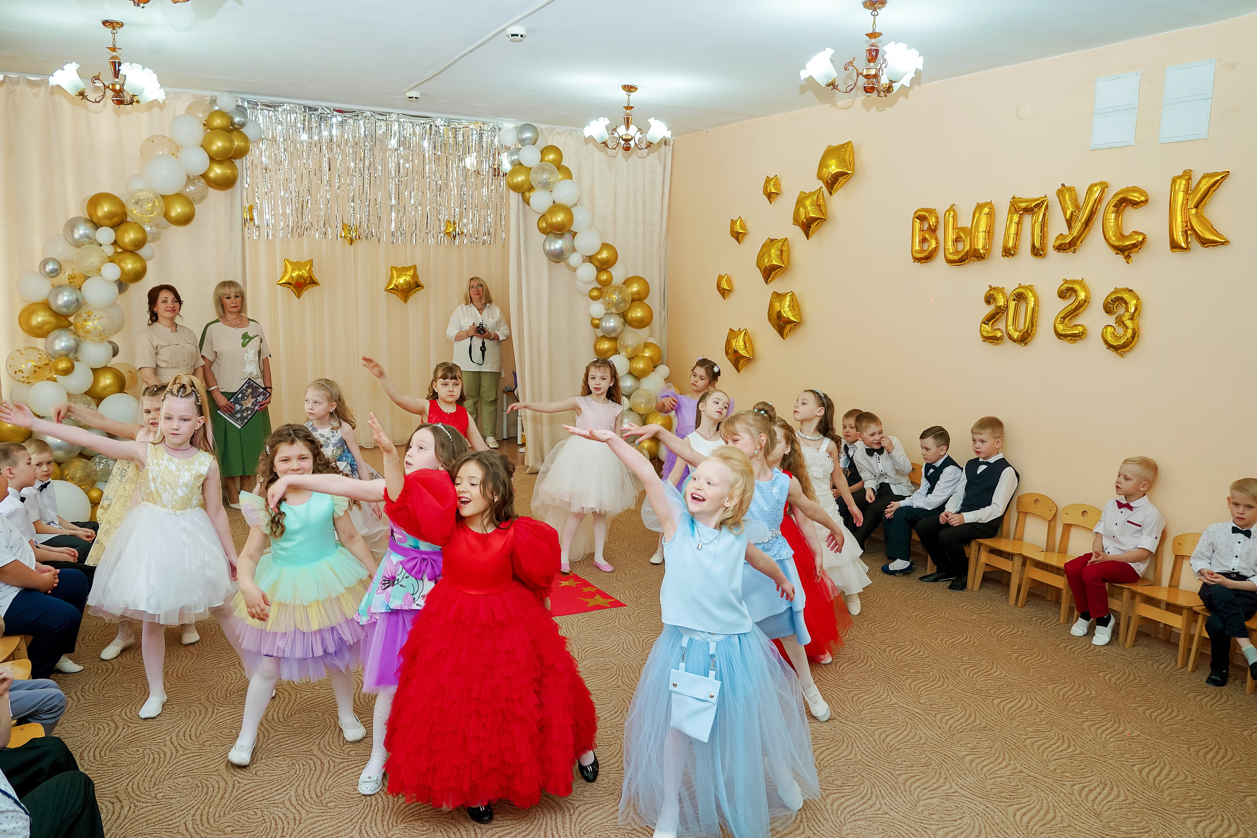 Фотосъемка видеосъёмка фотограф видеооператор новогодних утренников  в. Фотограф, видеооператор Нина Коршунова