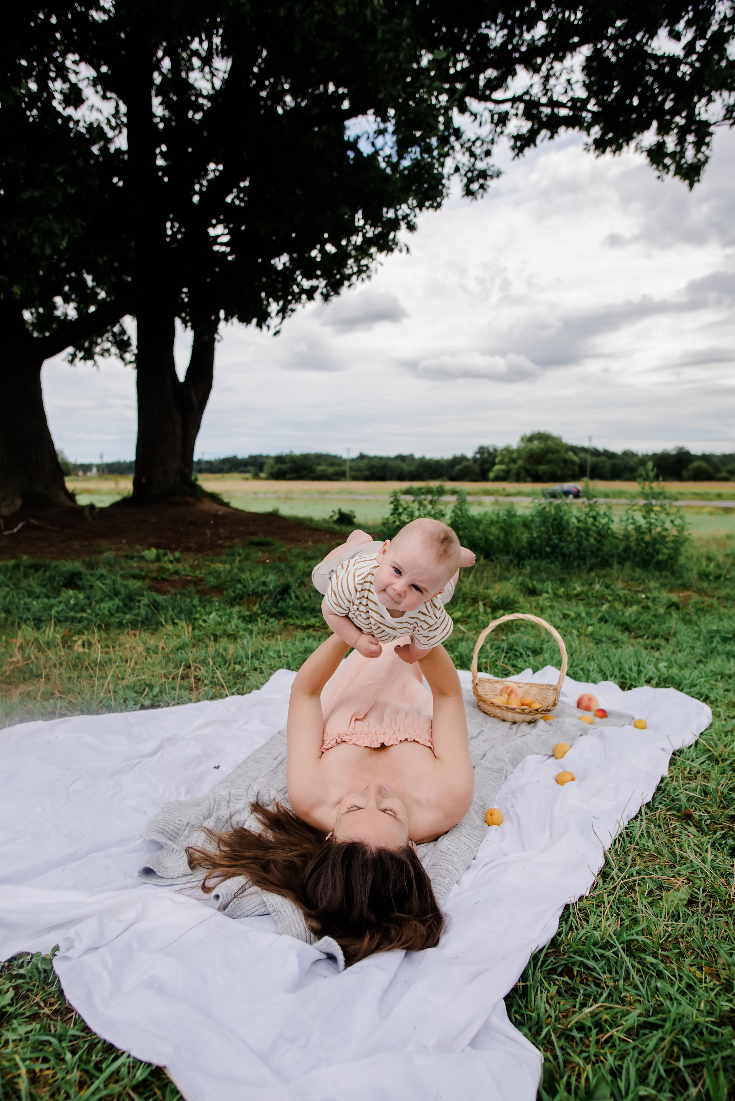 Анна и ее семья, фотосессия в поле. Свадебный и семейный фотограф Евгения Кононова