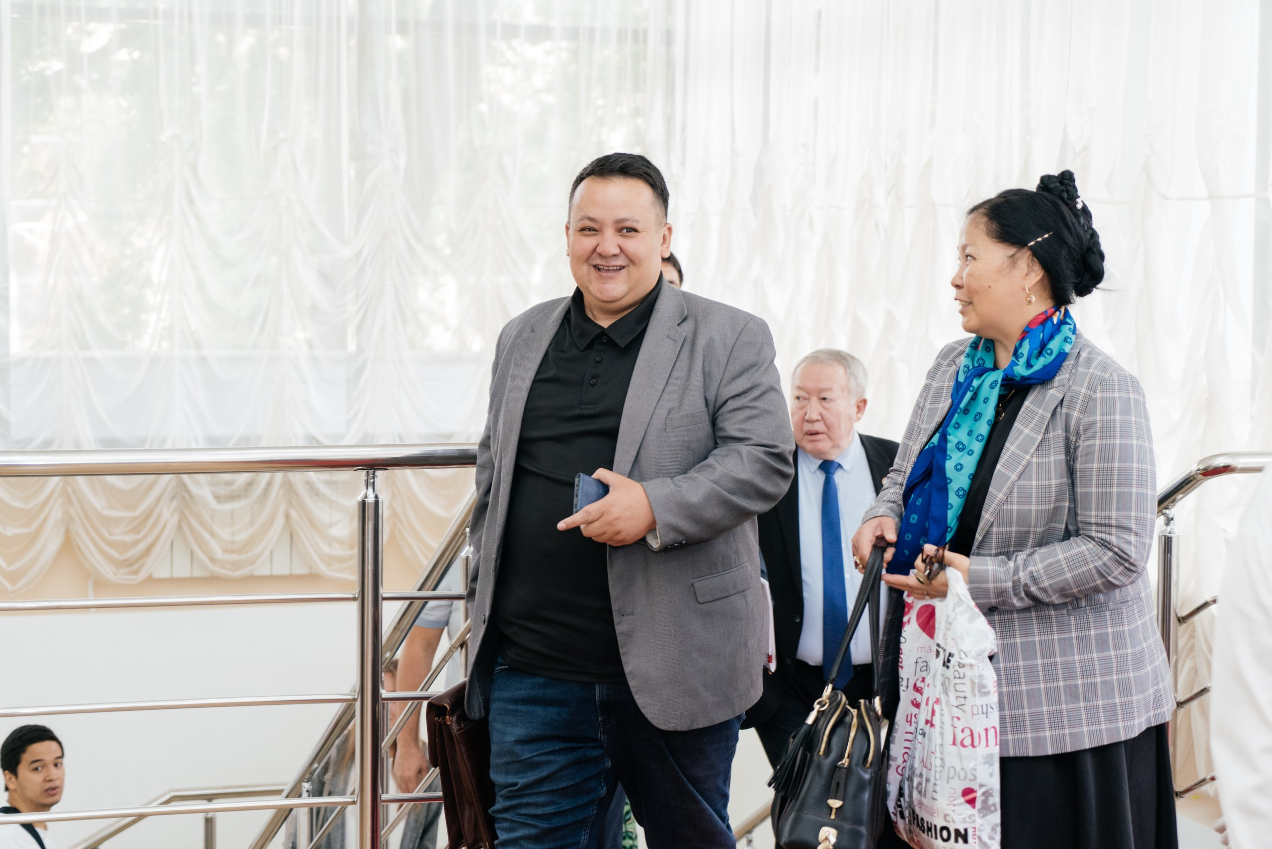 Круглый стол. Свадебный фотограф алматы Шожебаев Кайрат