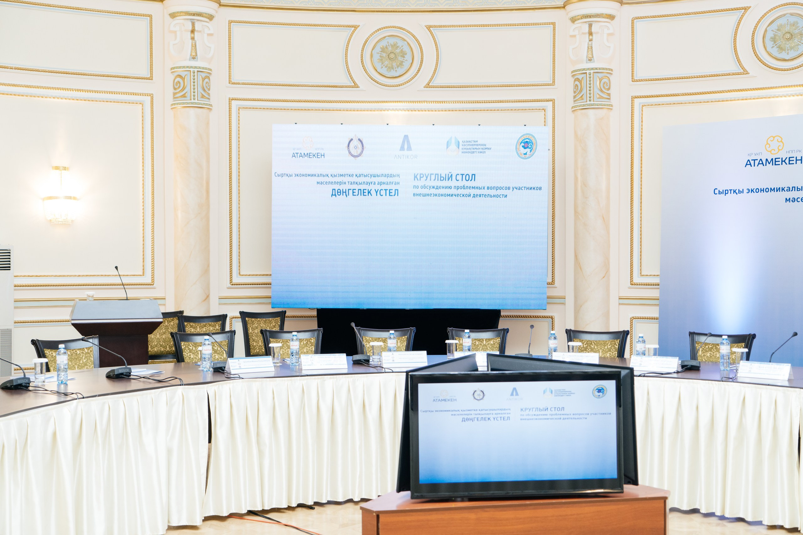 Круглый стол. Свадебный фотограф алматы Шожебаев Кайрат