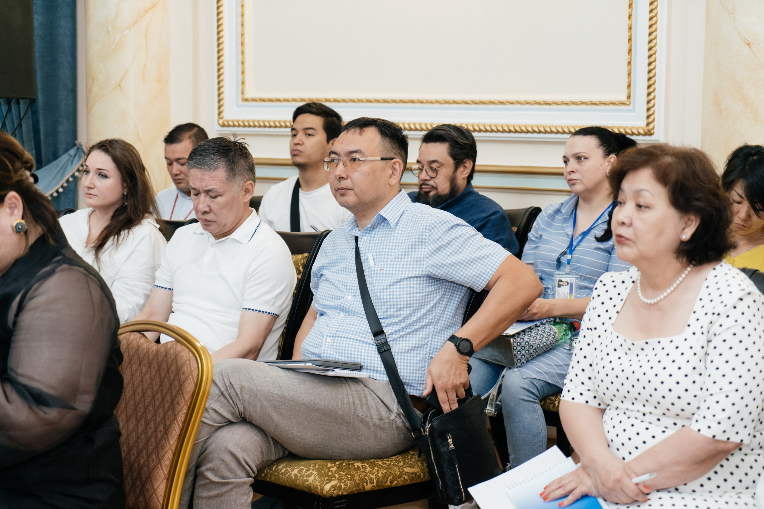 Круглый стол. Свадебный фотограф алматы Шожебаев Кайрат