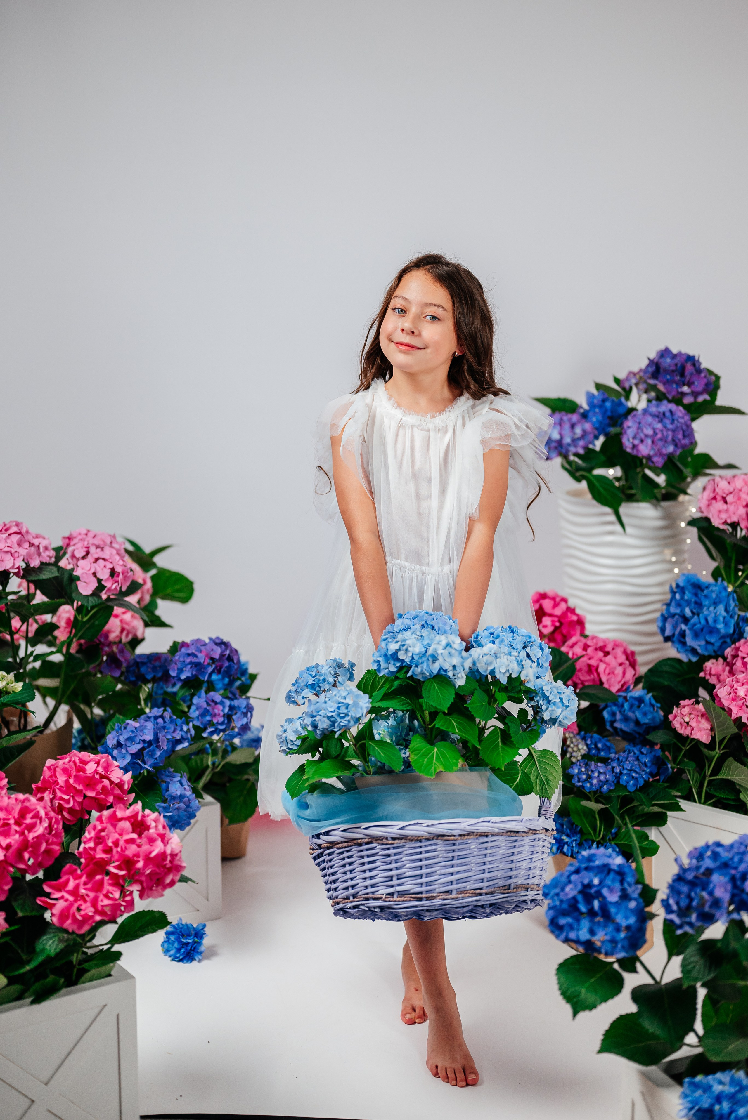 Вероника и гортензии. Семейный фотограф в Краснодаре