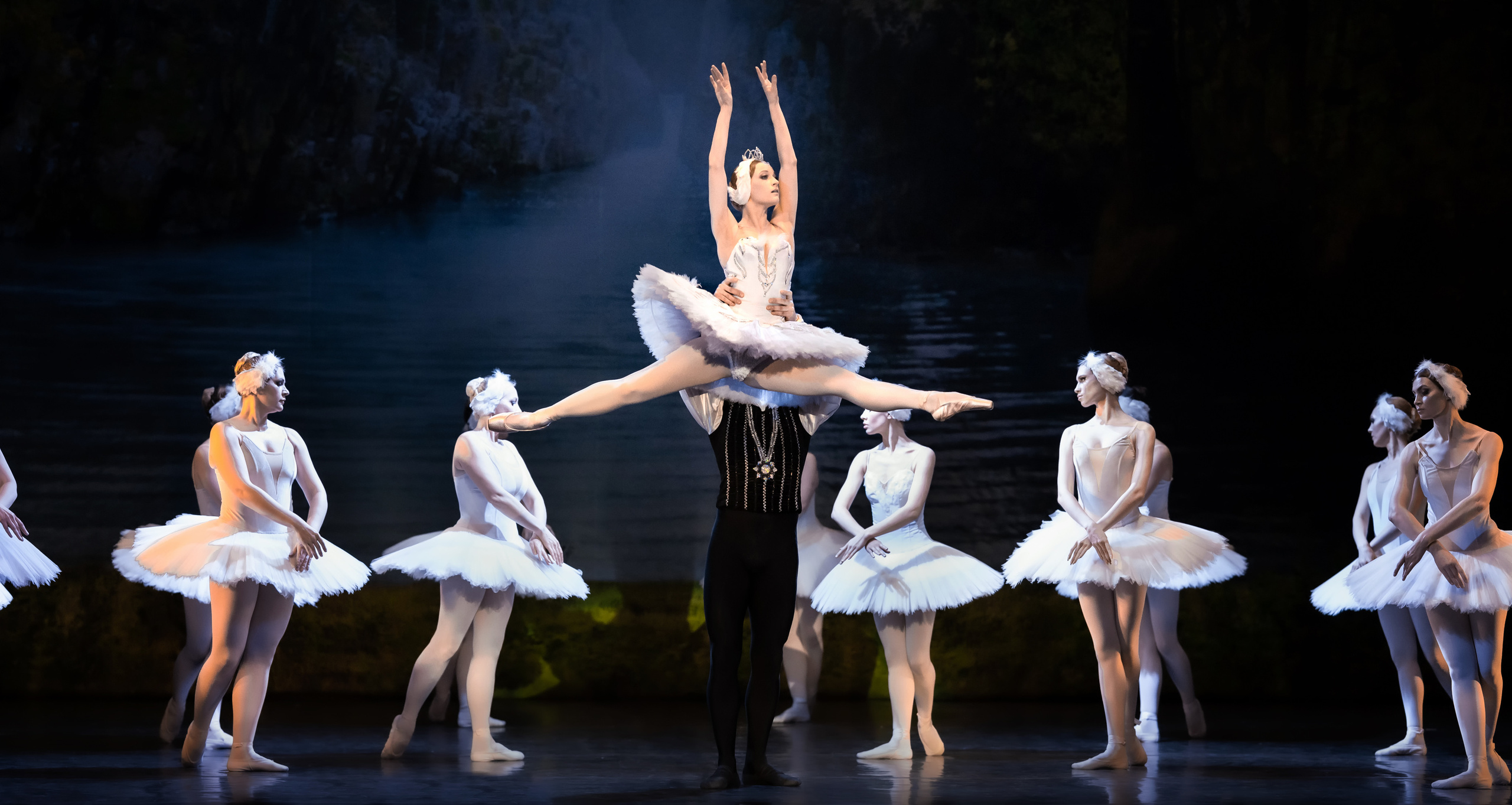 Люба — Одетта, отчётный спектакль группы балета. Балетный фотограф Москва Майоров Николай