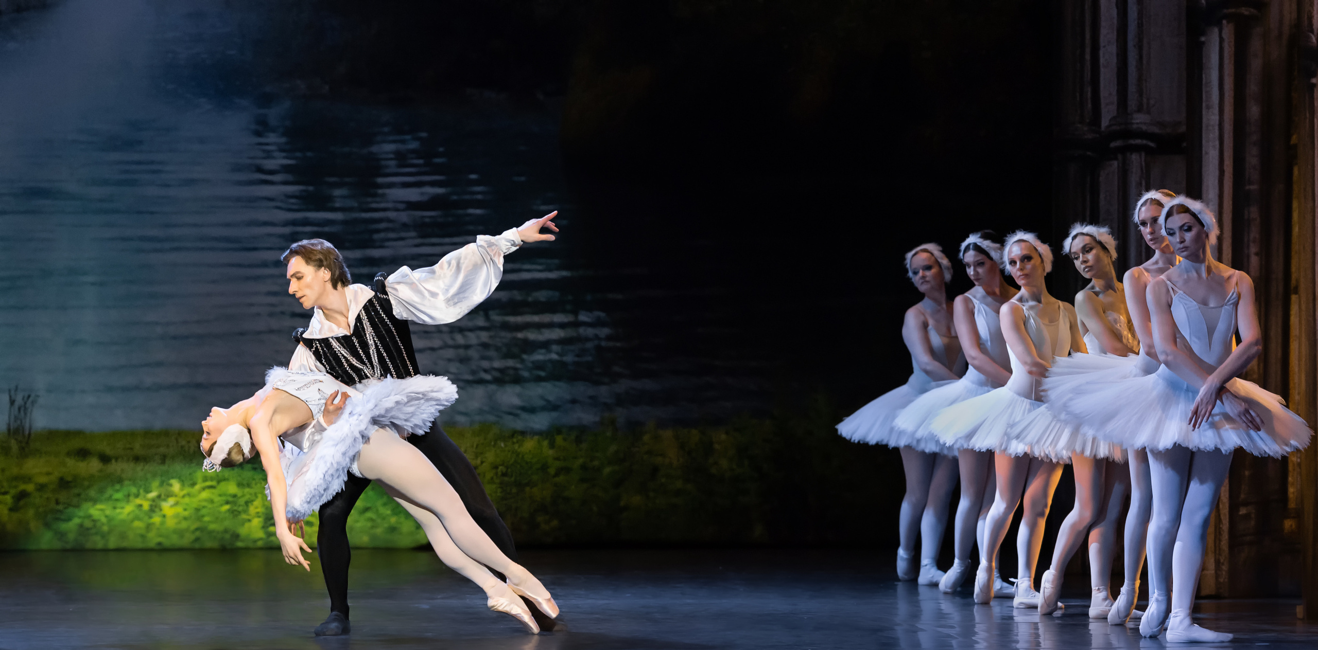 Люба — Одетта, отчётный спектакль группы балета. Балетный фотограф Москва Майоров Николай