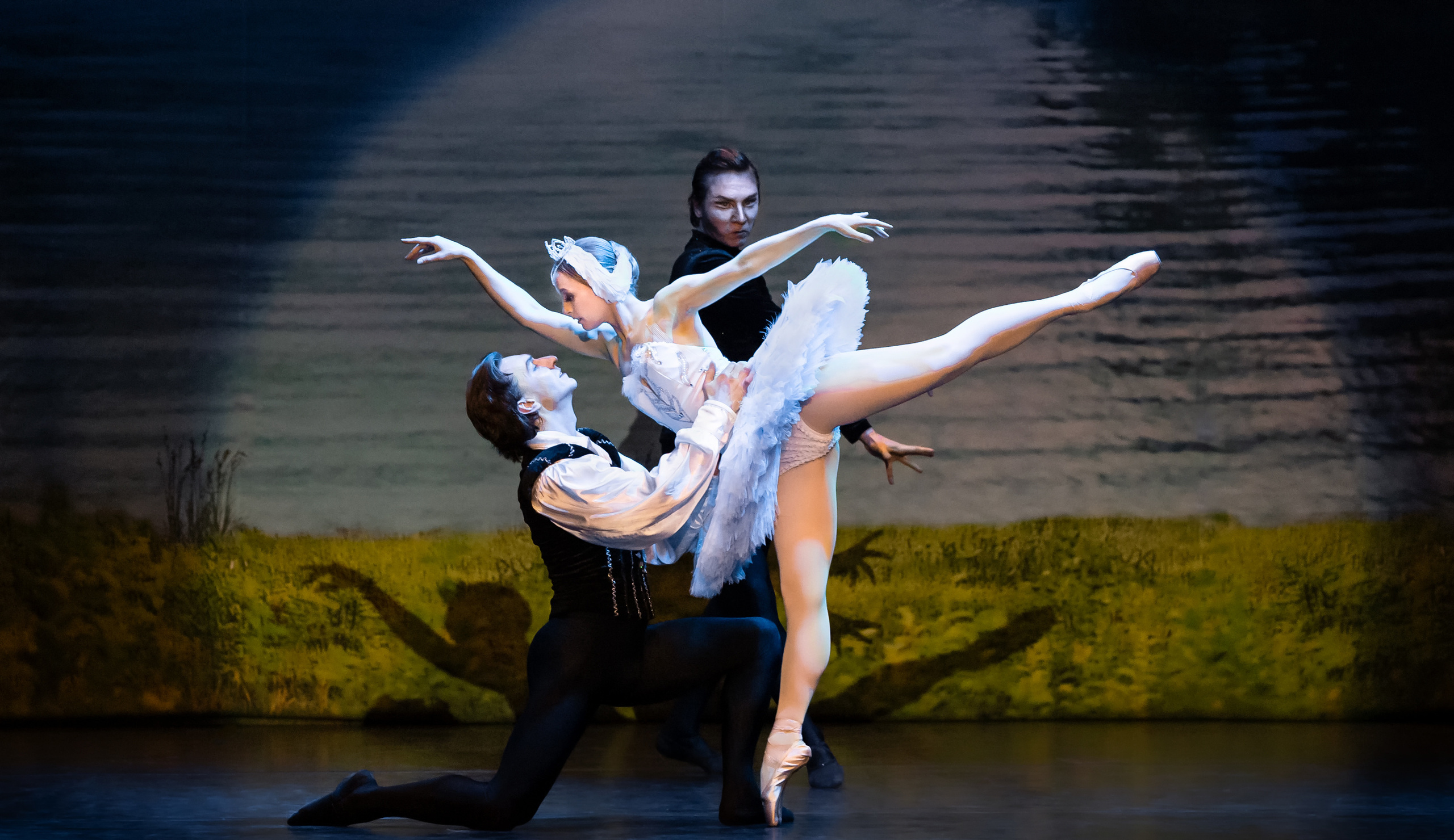 Люба — Одетта, отчётный спектакль группы балета. Балетный фотограф Москва Майоров Николай