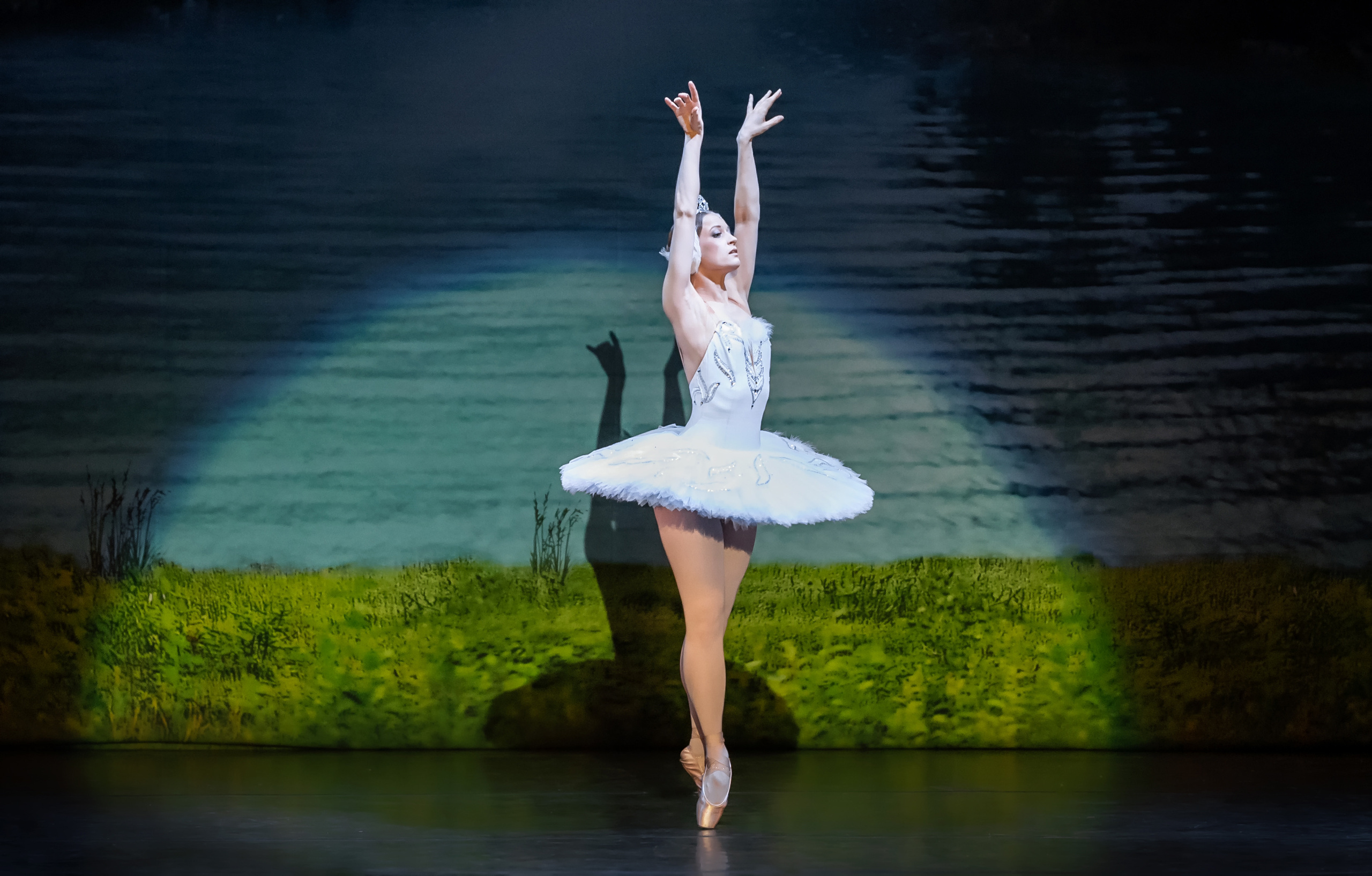 Люба — Одетта, отчётный спектакль группы балета. Балетный фотограф Москва Майоров Николай