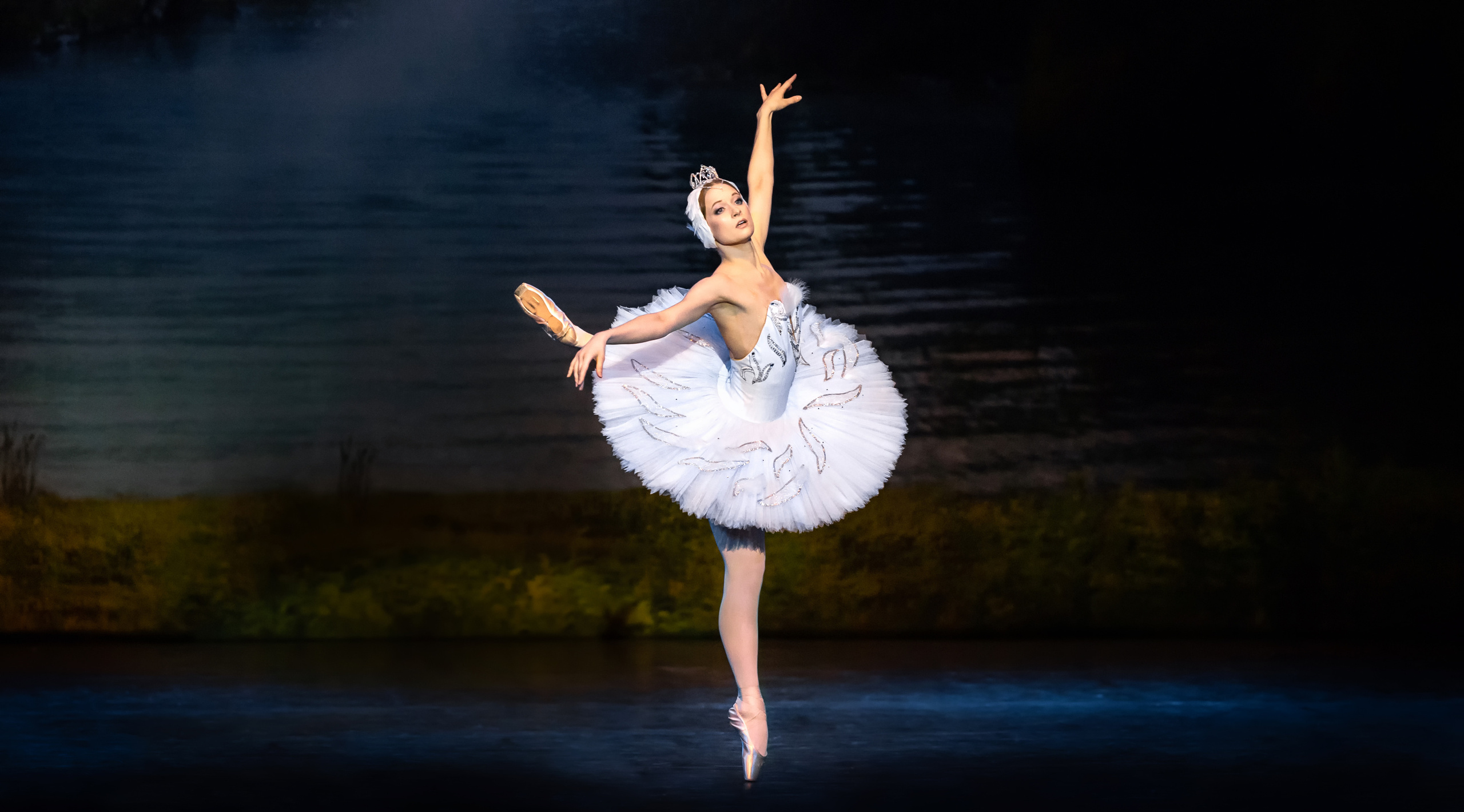 Люба — Одетта, отчётный спектакль группы балета. Балетный фотограф Москва Майоров Николай