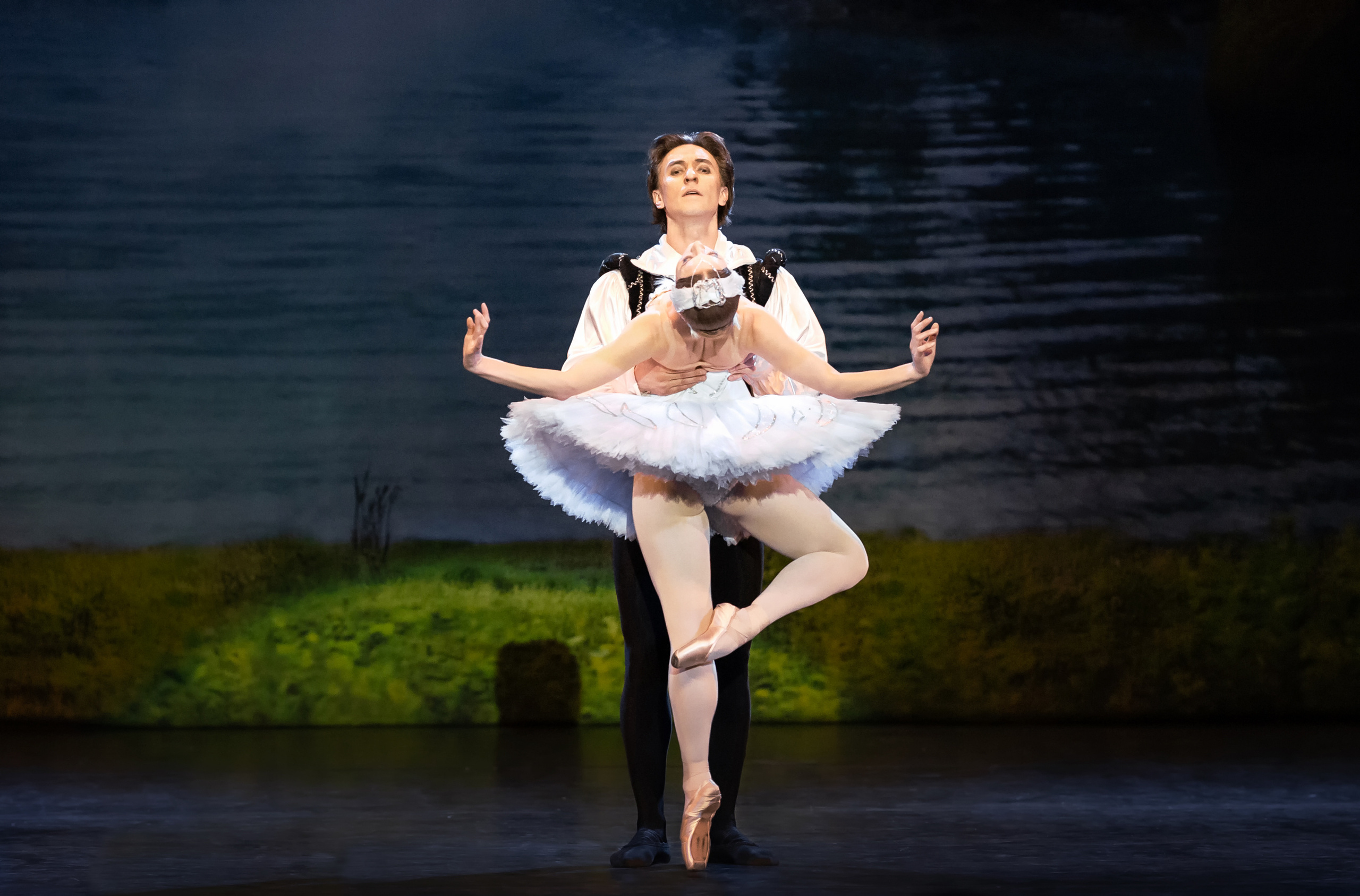 Люба — Одетта, отчётный спектакль группы балета. Балетный фотограф Москва Майоров Николай