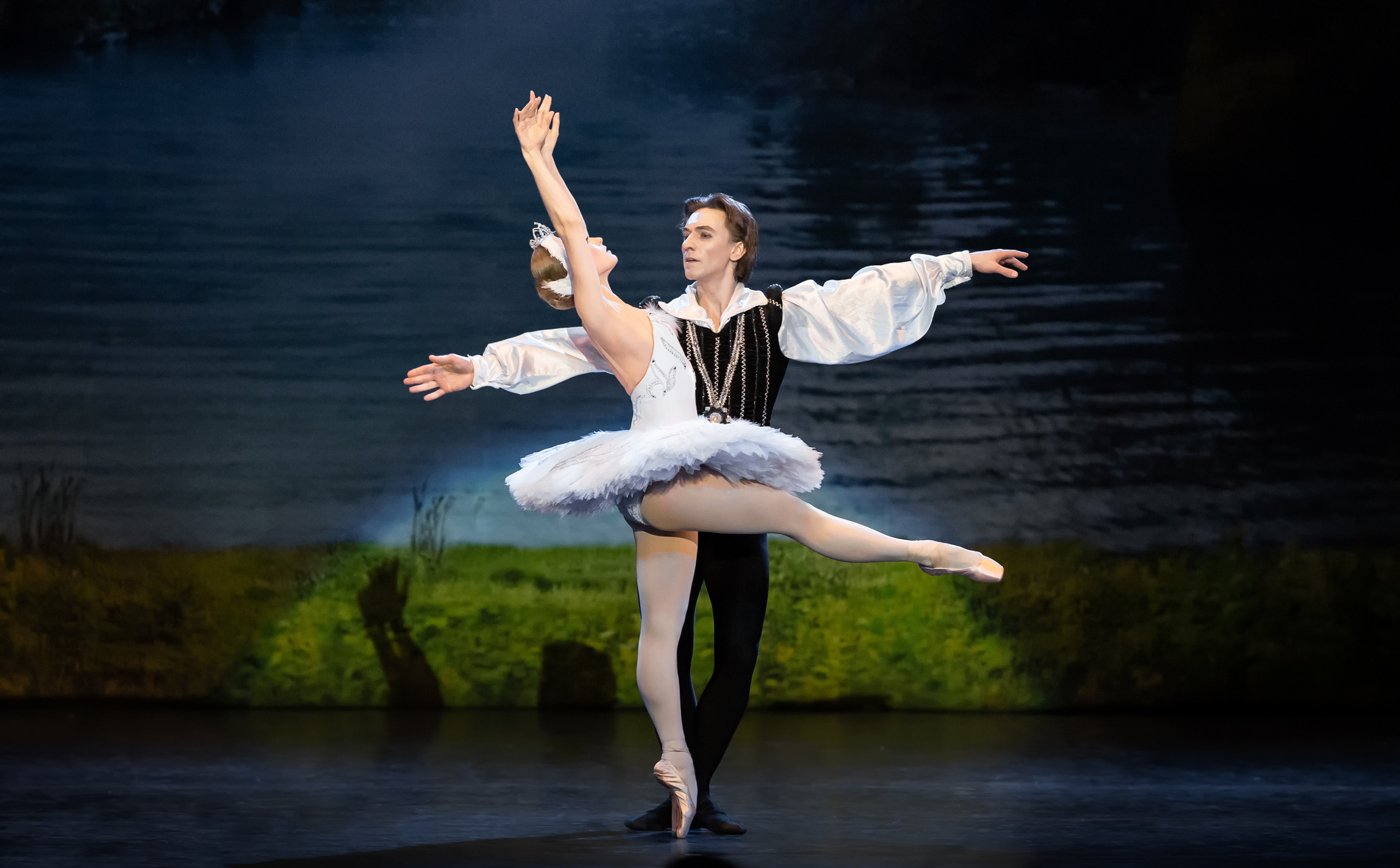 Люба — Одетта, отчётный спектакль группы балета. Балетный фотограф Москва Майоров Николай