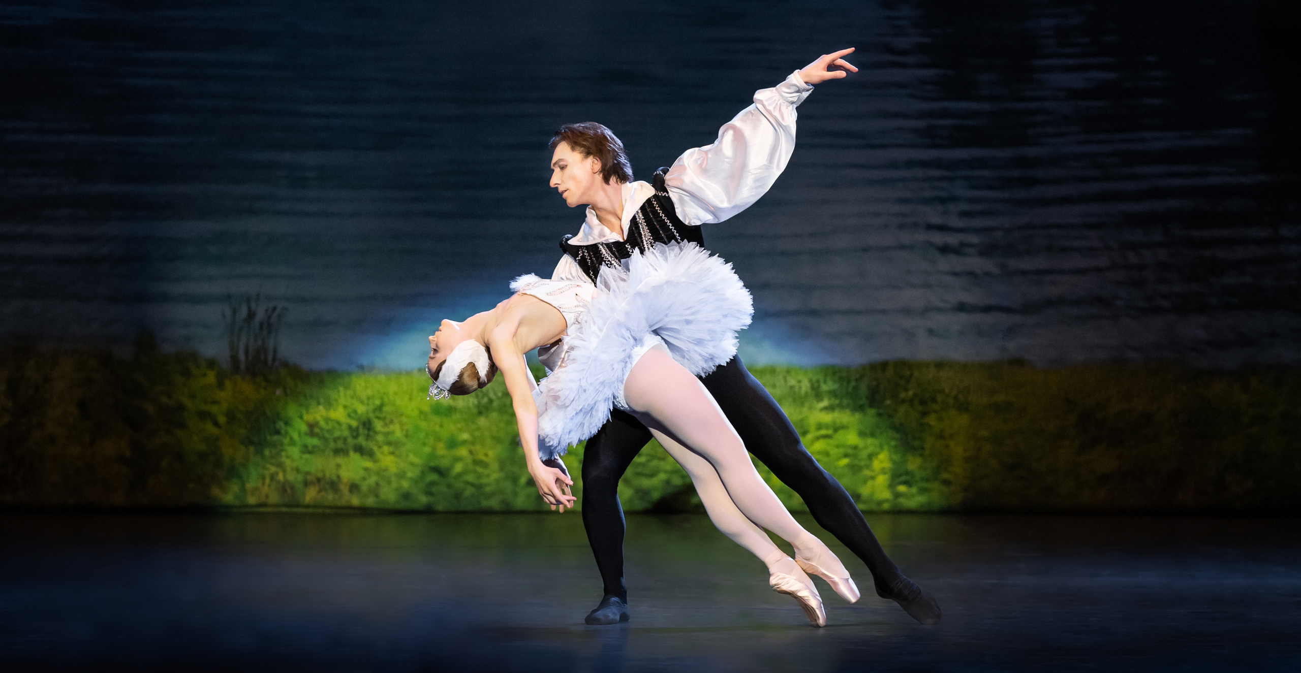 Люба — Одетта, отчётный спектакль группы балета. Балетный фотограф Москва Майоров Николай