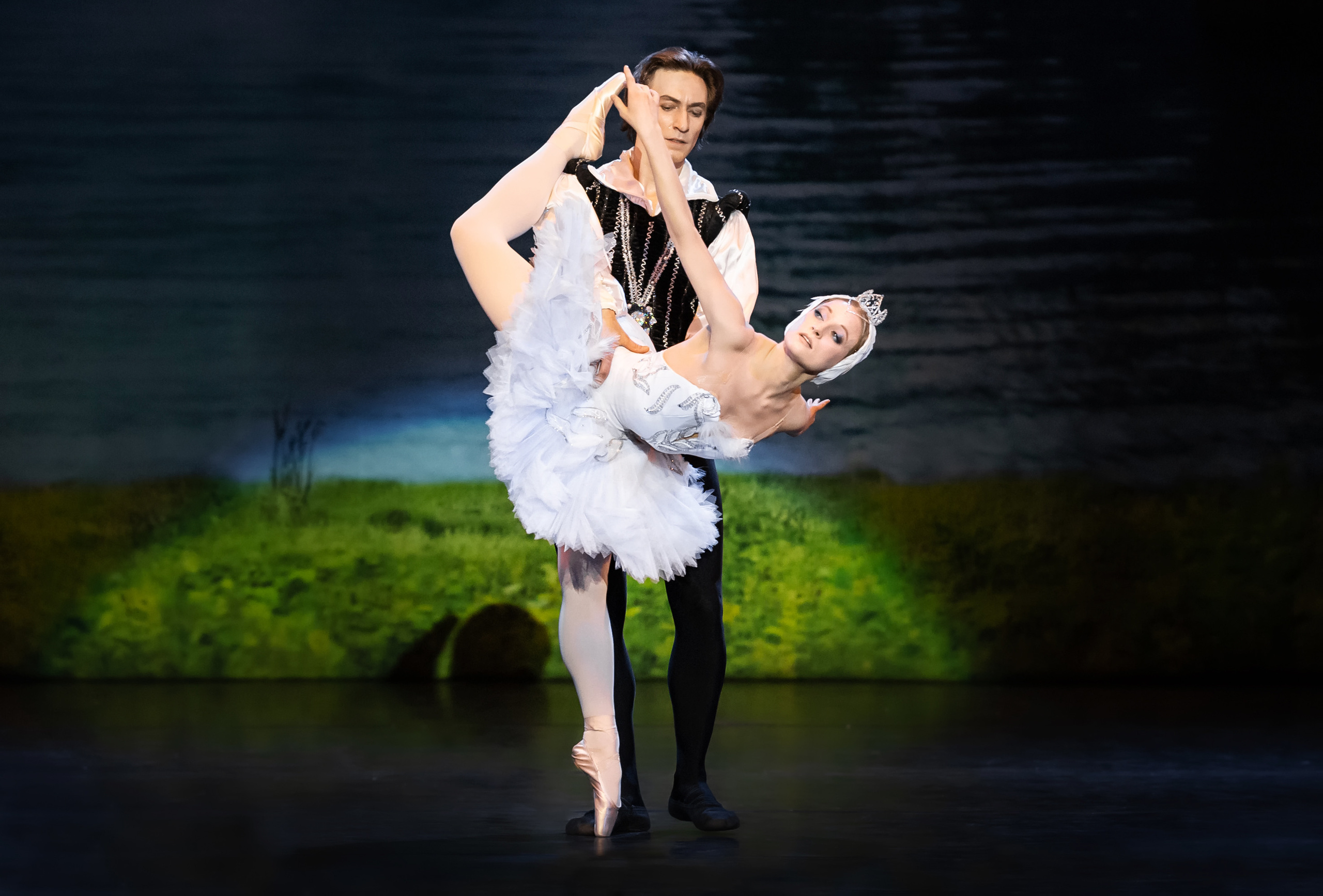 Люба — Одетта, отчётный спектакль группы балета. Балетный фотограф Москва Майоров Николай