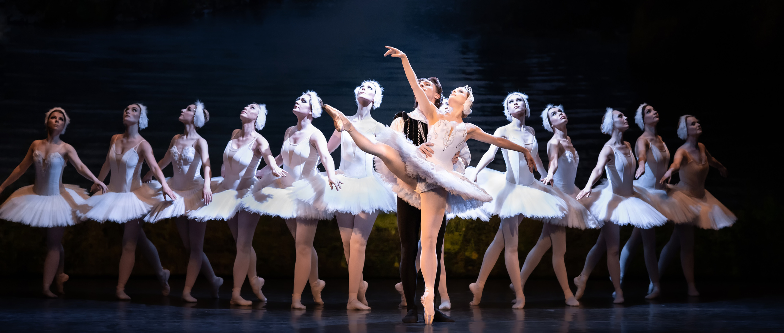 Люба — Одетта, отчётный спектакль группы балета. Балетный фотограф Москва Майоров Николай