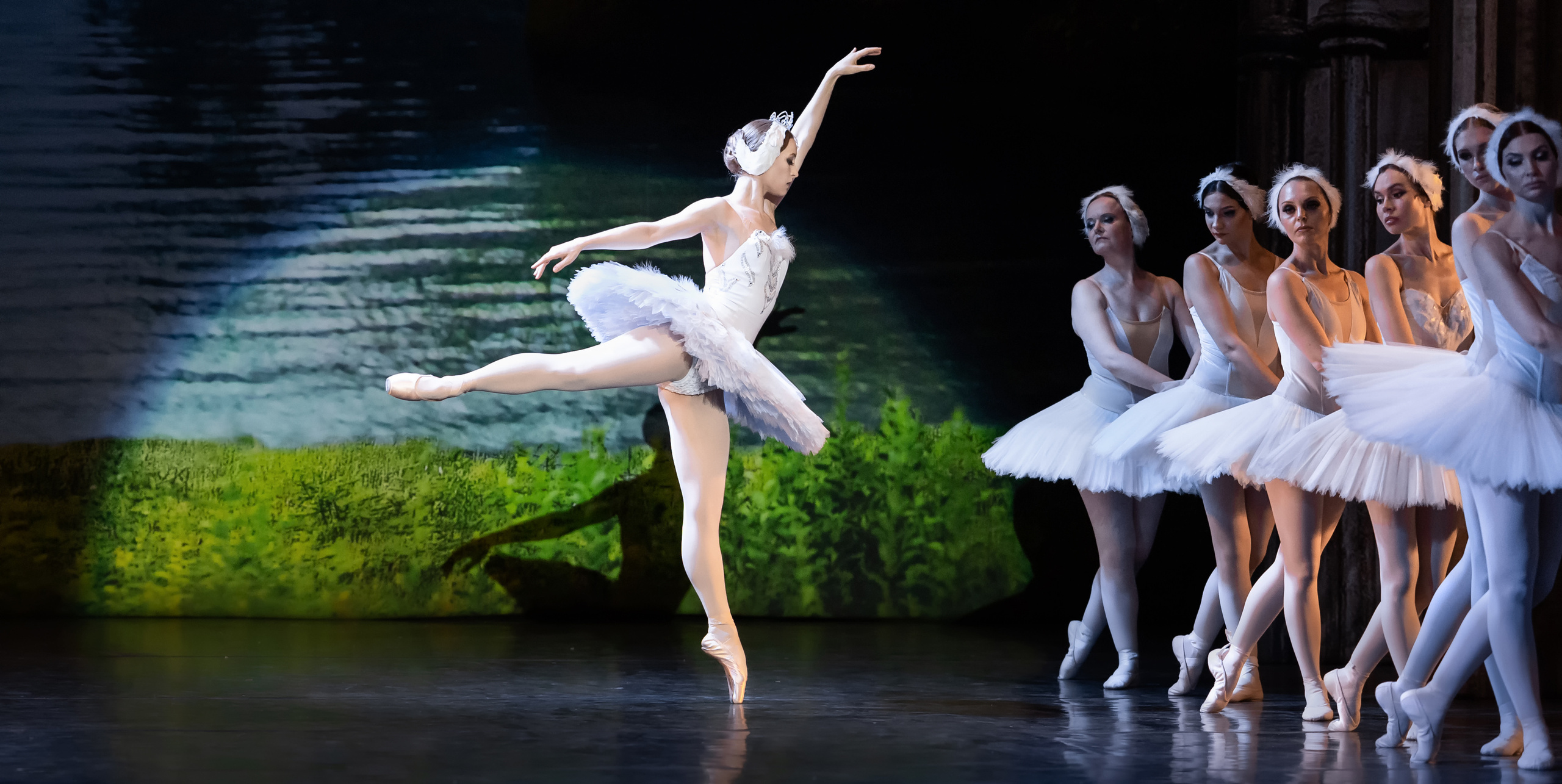 Люба — Одетта, отчётный спектакль группы балета. Балетный фотограф Москва Майоров Николай