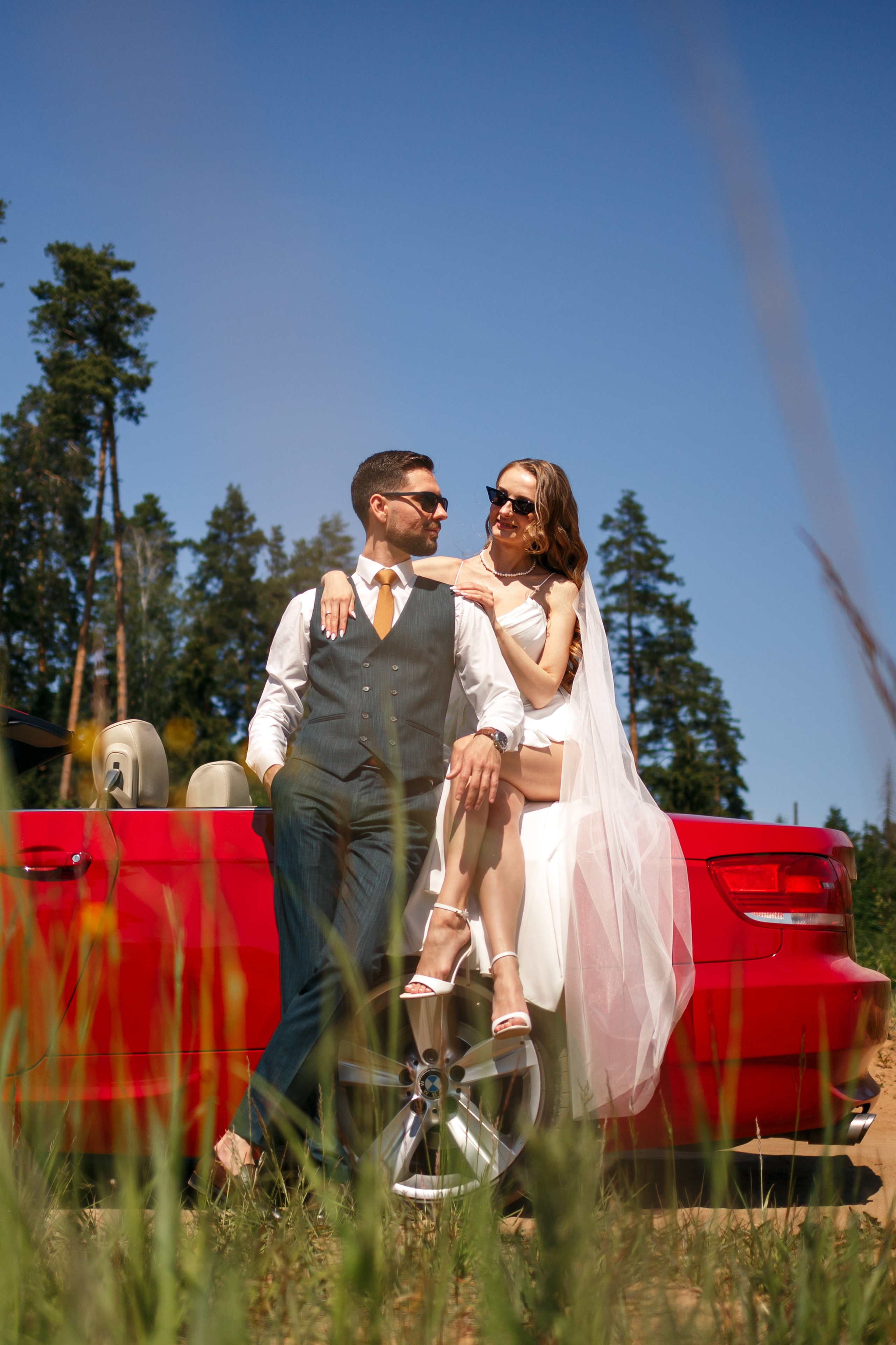 Свадебная фотосессия с кабриолетом и в загородном клубе Artiland. Свадебный фотограф Москва и МО Сергей Киржаев