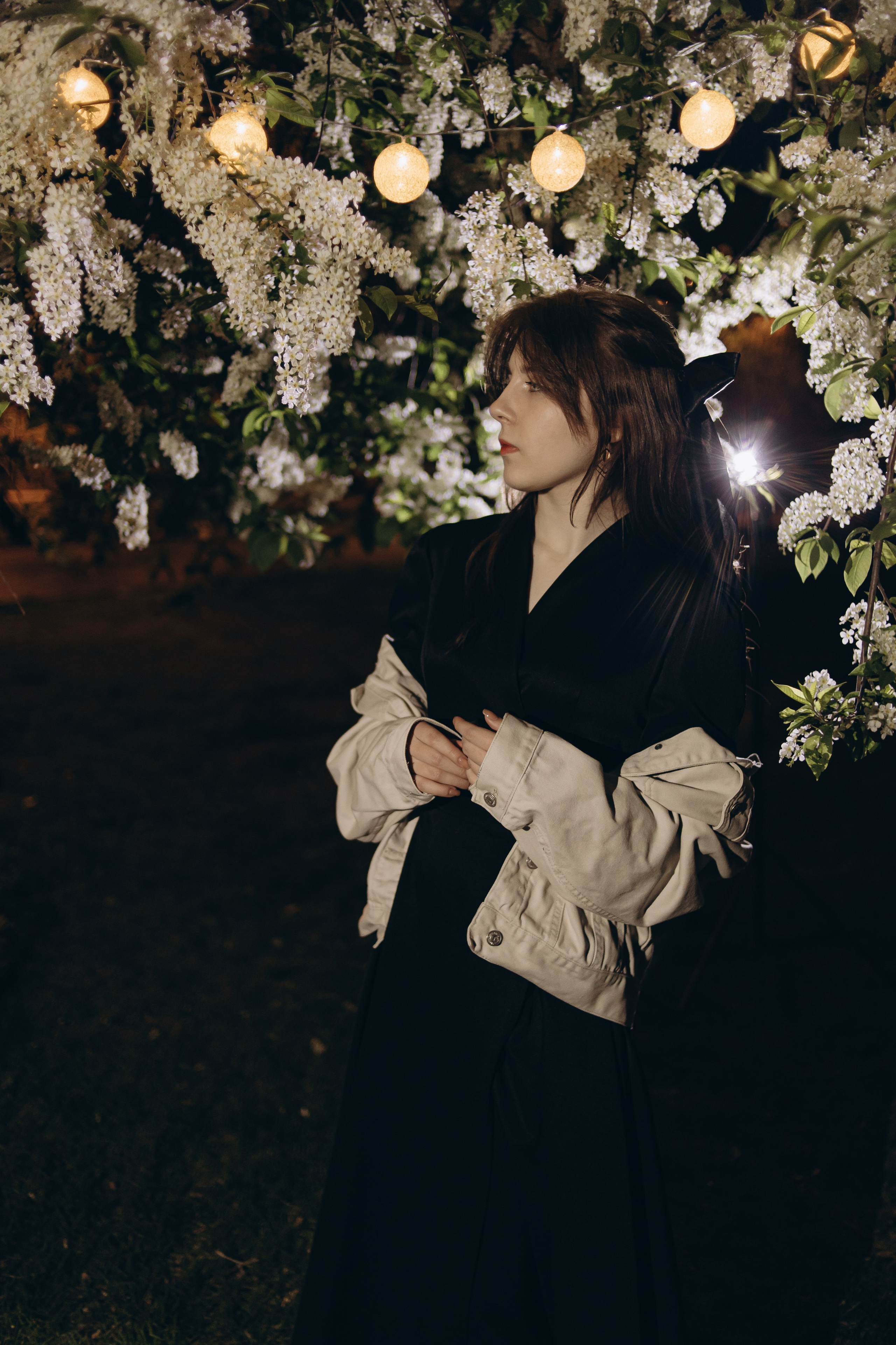 Ангелина. Ночь и цветы. Фотограф Регина Крикунова г. Красноярск