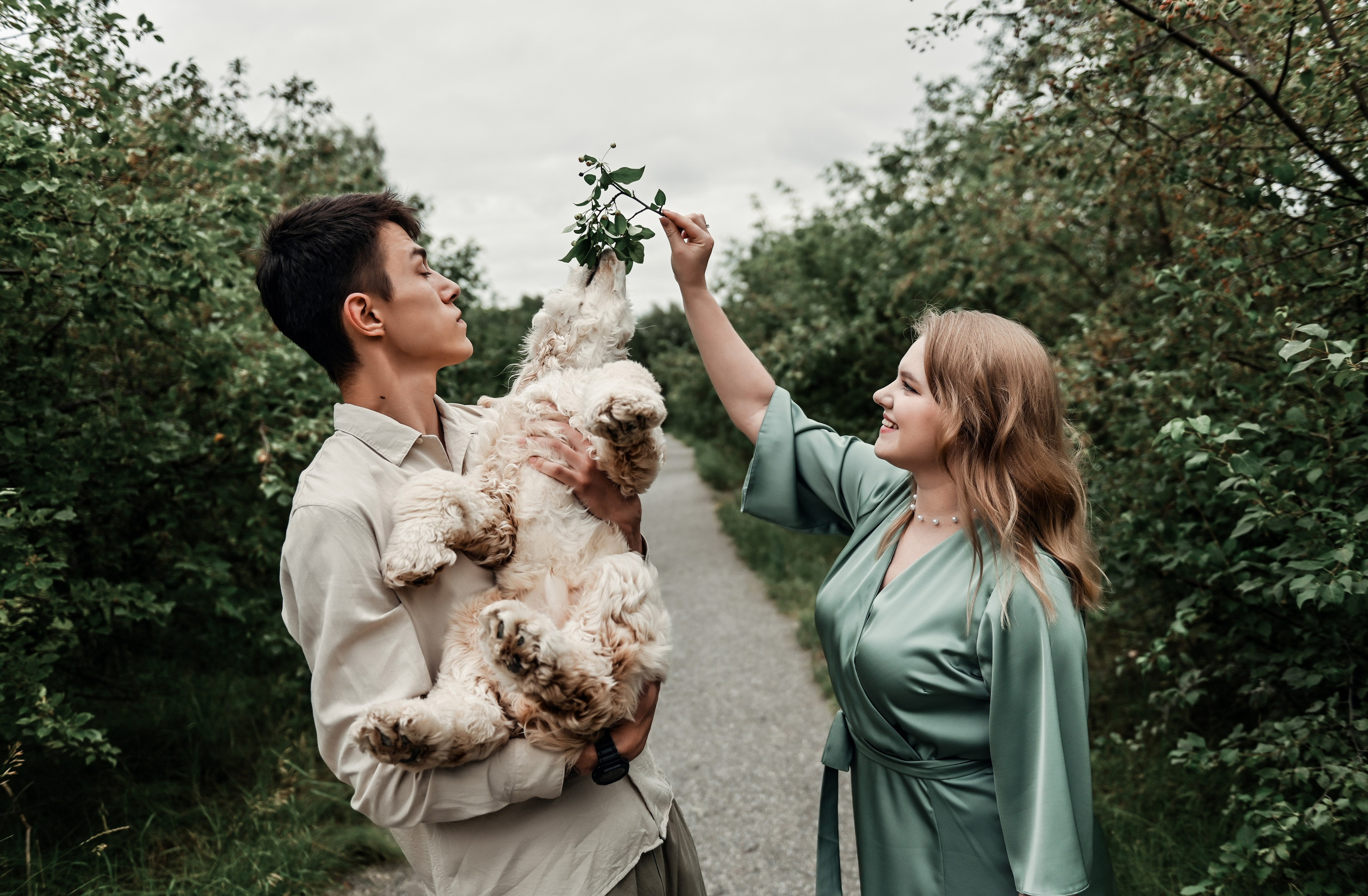 Love story прогулка вместе с песиком))). Свадебный, семейный, детский, контент фотограф в Омске Максим Ильин