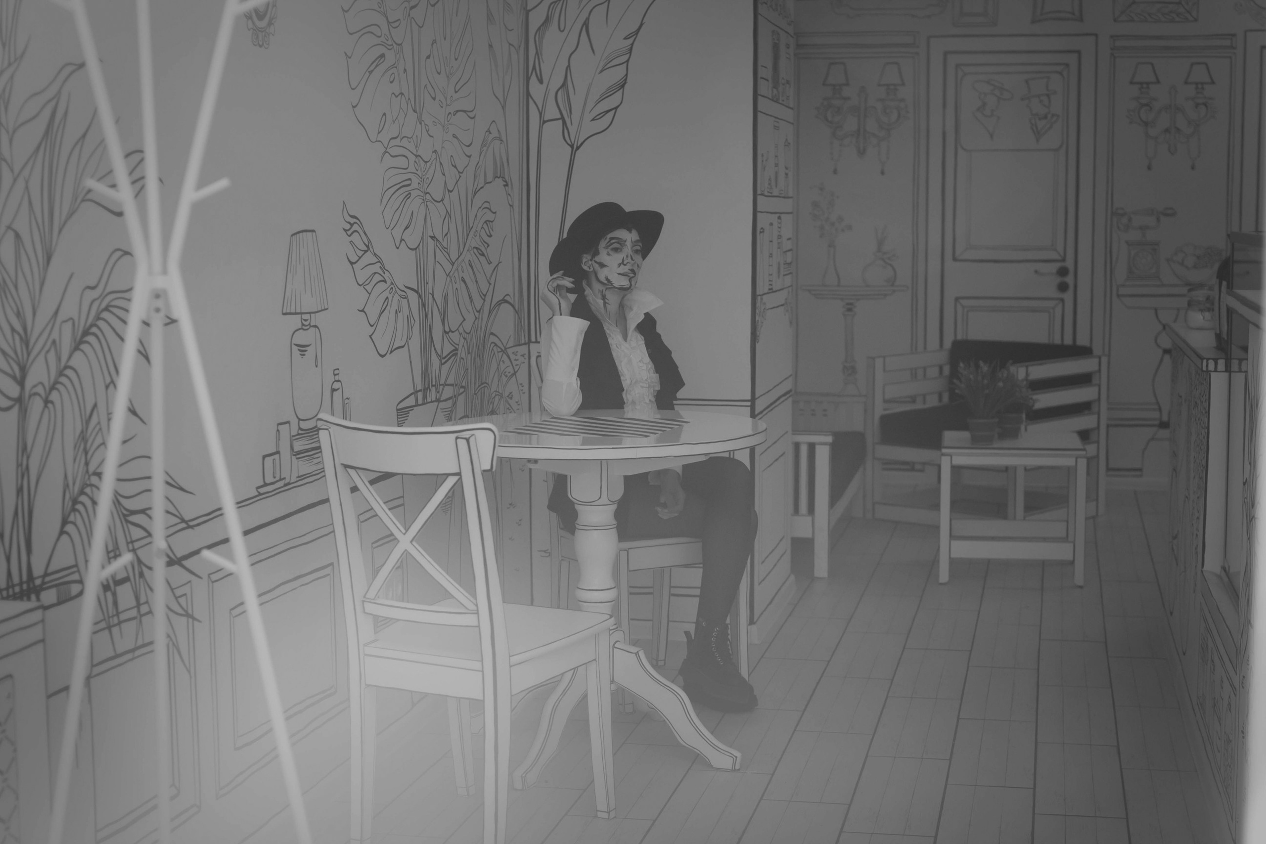 Черно-белое кафе