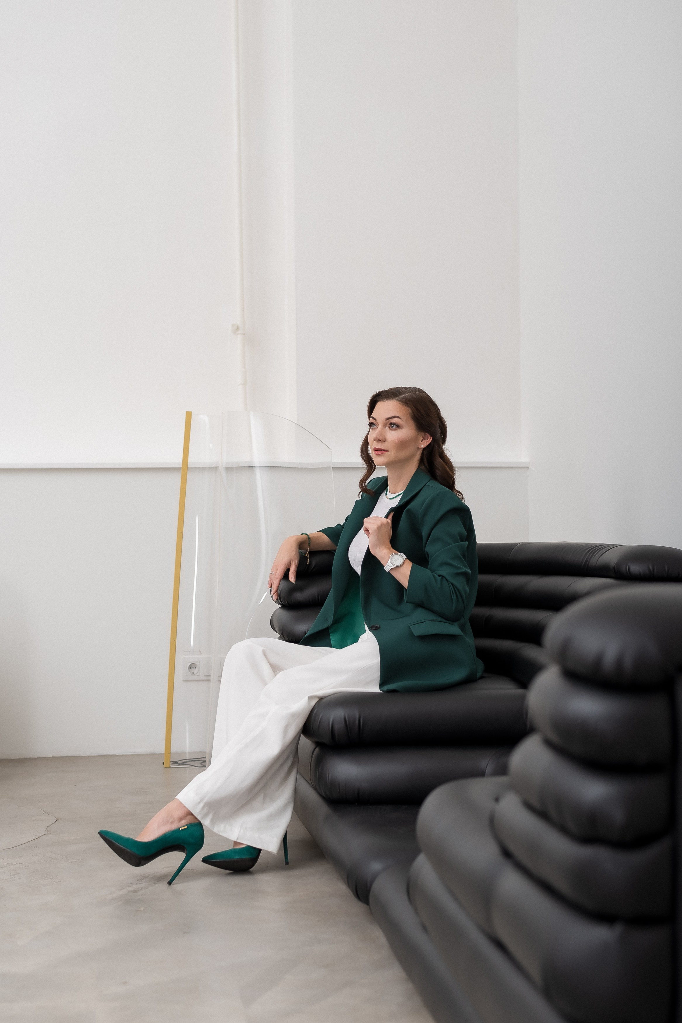 В светлой минималистичной студии. КОНТЕНТ |БРЕНД фотограф Санкт-Петербург — Жанна Олтаржевская