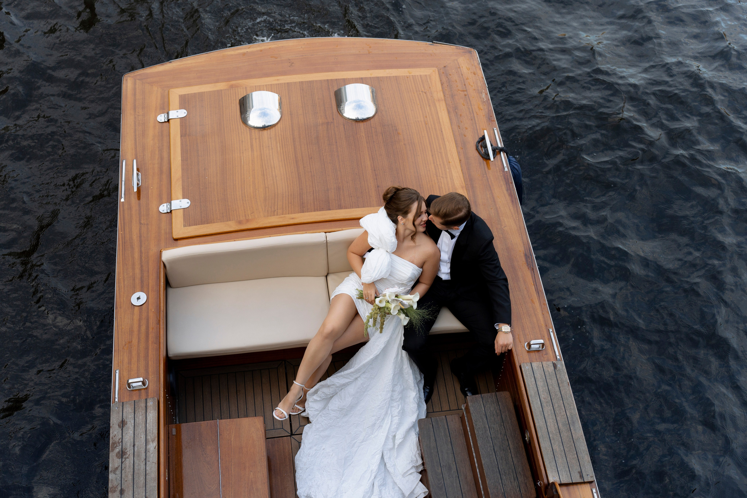 Настя и Лёша. Прогулка по Питеру. Катер. На цифру и плёнку. Свадебный фотограф Катерина Чулкова