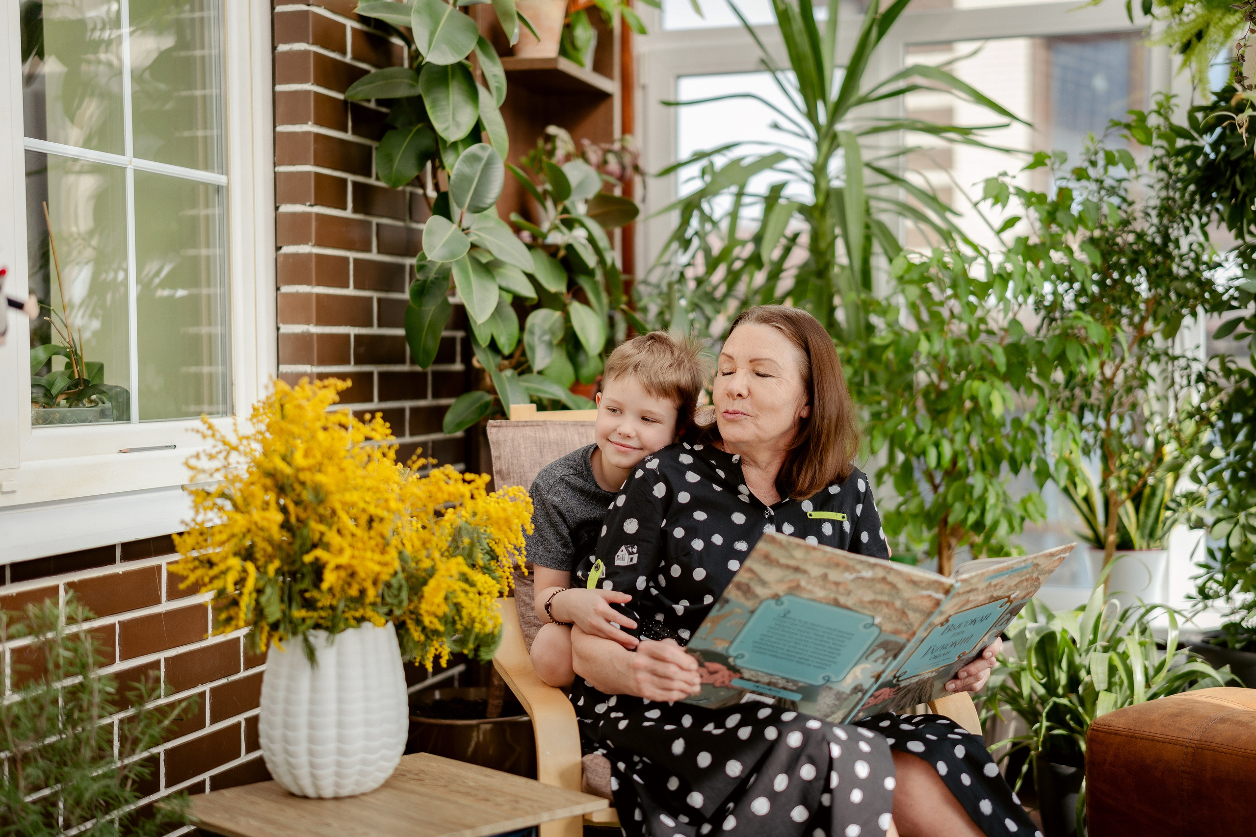 Бабушка с внуками. Портретный и семейный фотограф в Москве/Видное